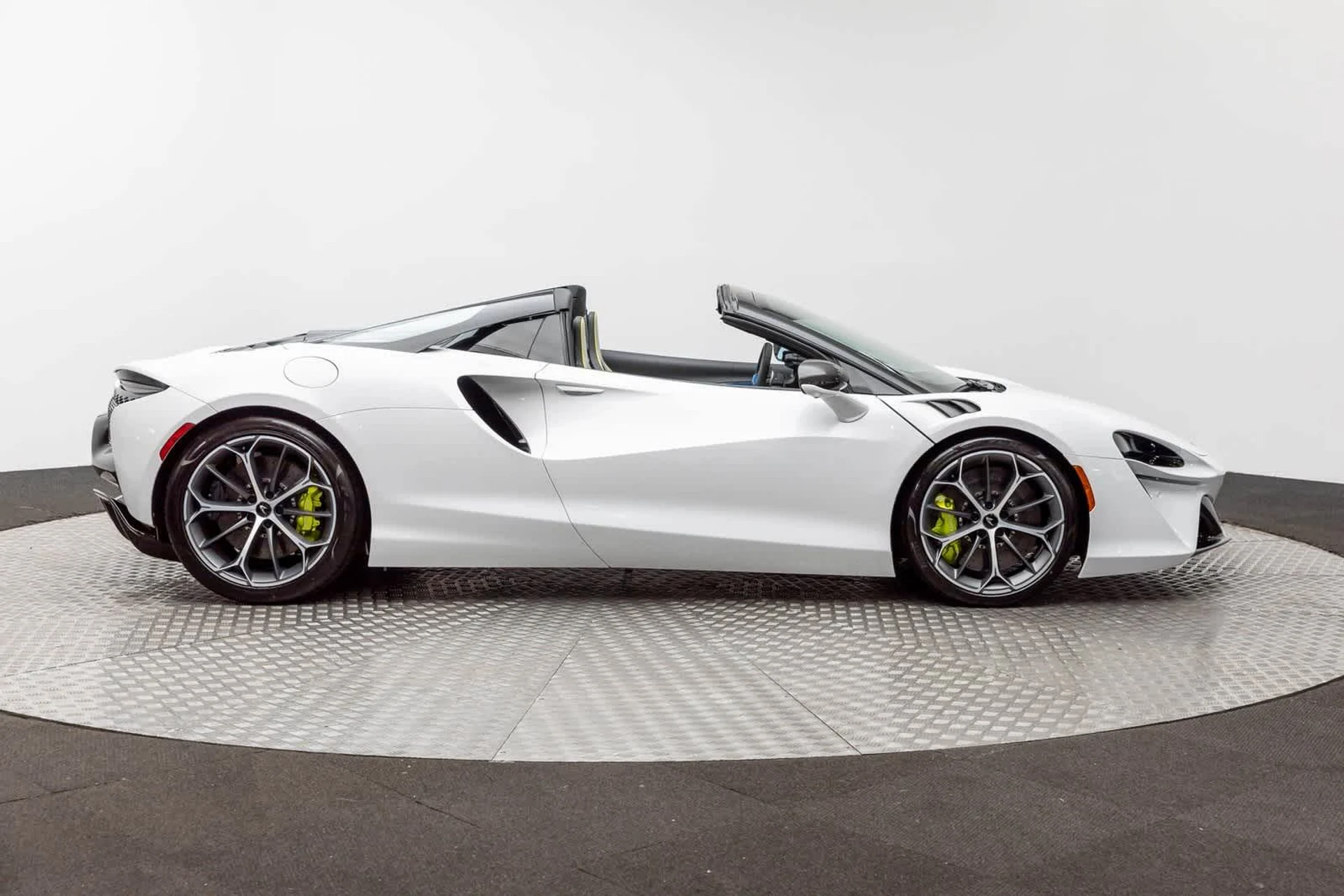 mph045_2005806674_46_5b0d54f447