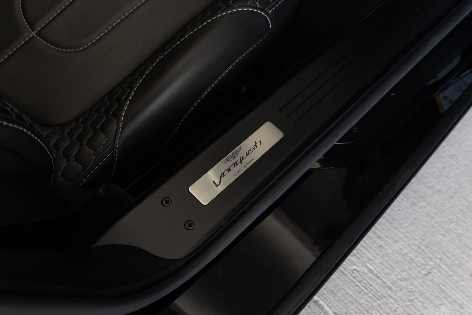 mph045_201978943_Used_2015_Aston_Martin_Vanquish_Volante_1776978035_e12e84af7e