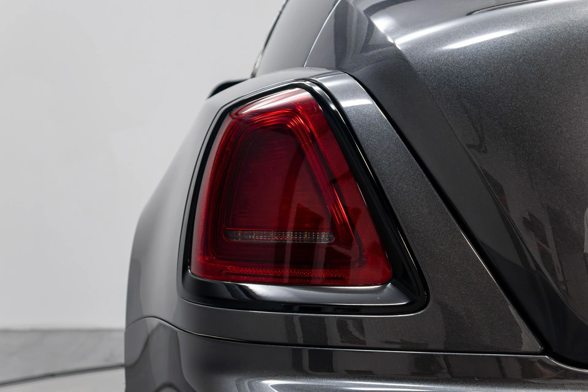 mph045_2020091903_Used_2016_Rolls_Royce_Wraith_1765322495_2b7433cb88