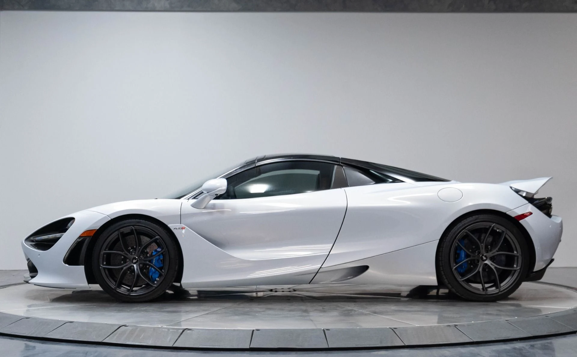 mph045_2020106750_Used_2020_Mc_Laren_720_S_Luxury_1783466432_23667f3cf0