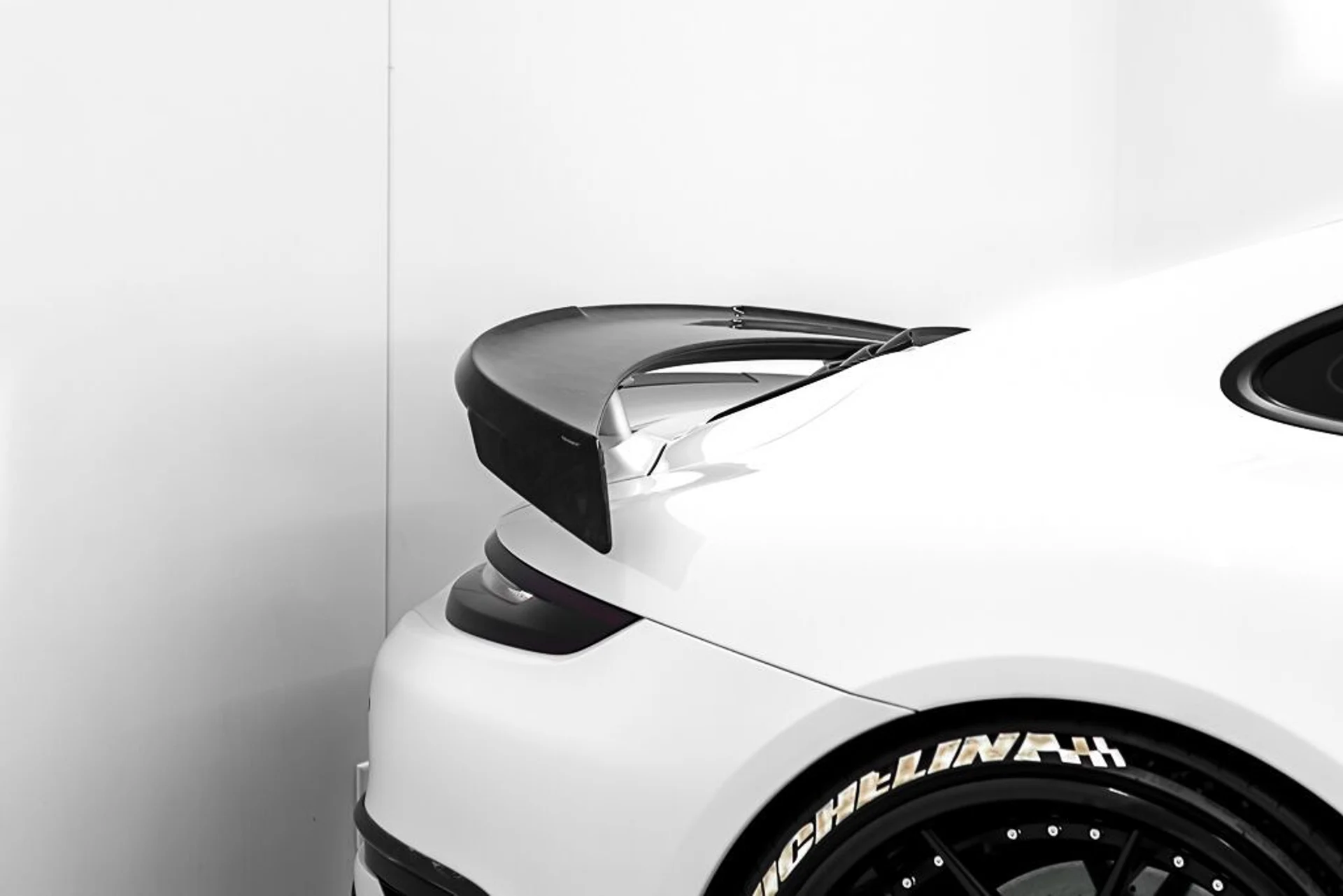 mph045_2036228645_porsche_911_2018_jpg_v_1758918548_a59d65abe4