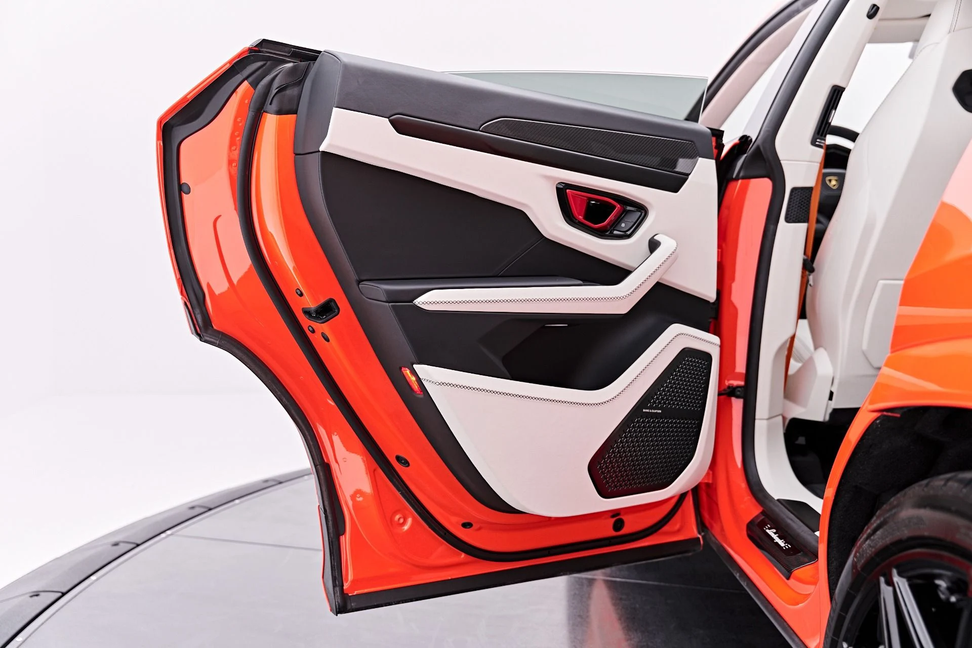 mph045_2052474227_Used_2025_Lamborghini_Urus_SE_1785258962_e1f3637c39