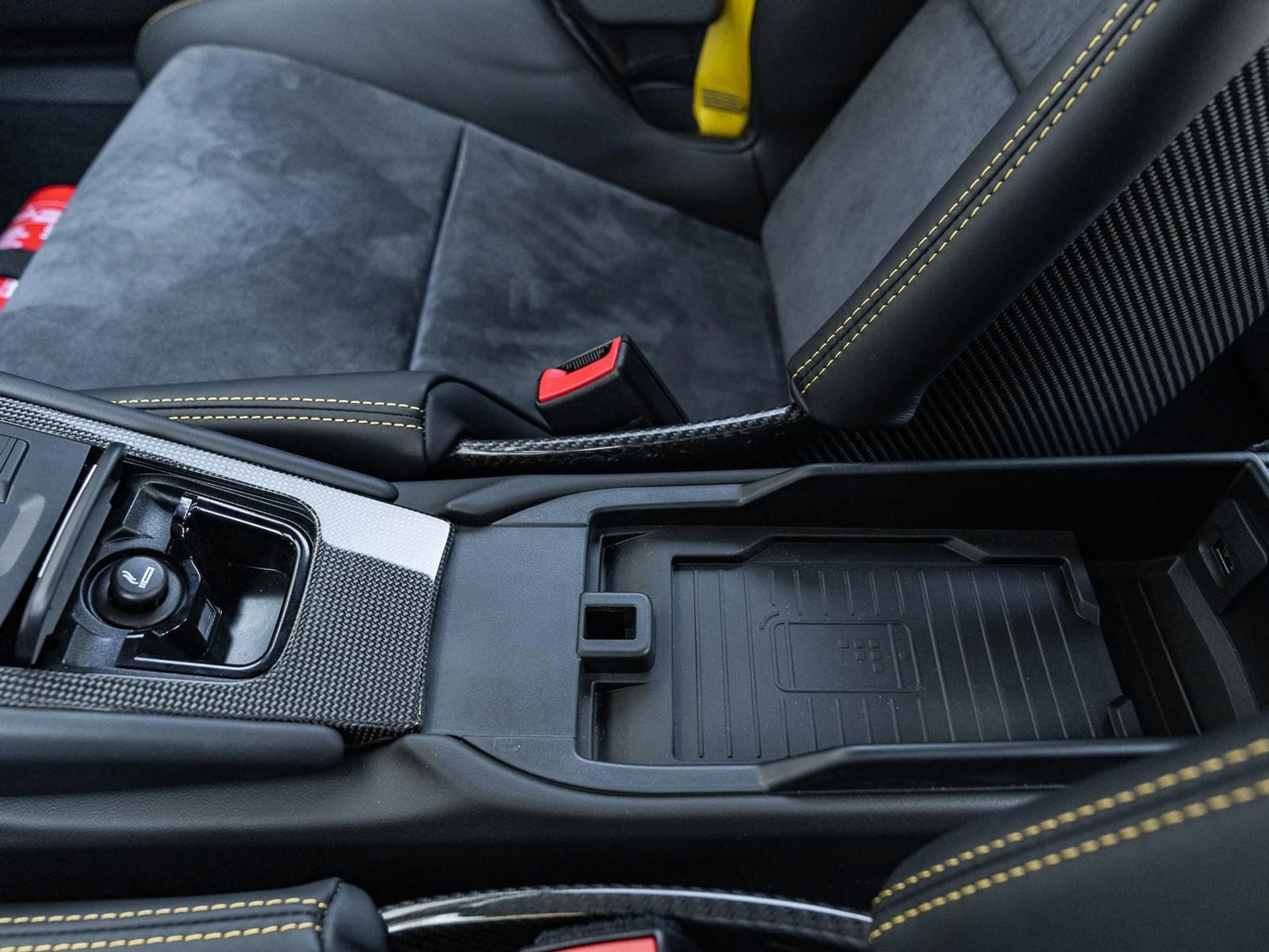 mph045_2058256006_Used_2018_Porsche_911_GT_2_RS_1763589996_e4afe6e00a