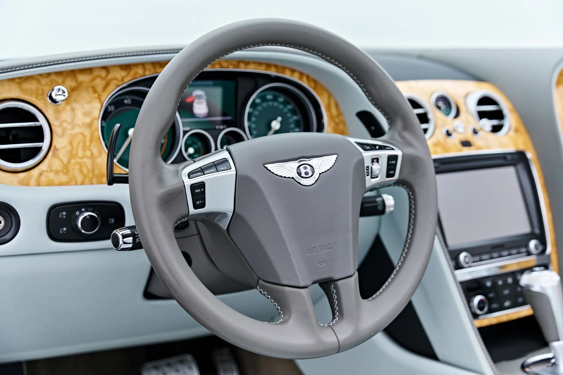 mph045_2060987959_Used_2014_Bentley_Continental_GTC_Base_1786670714_c3e1e3a9ca