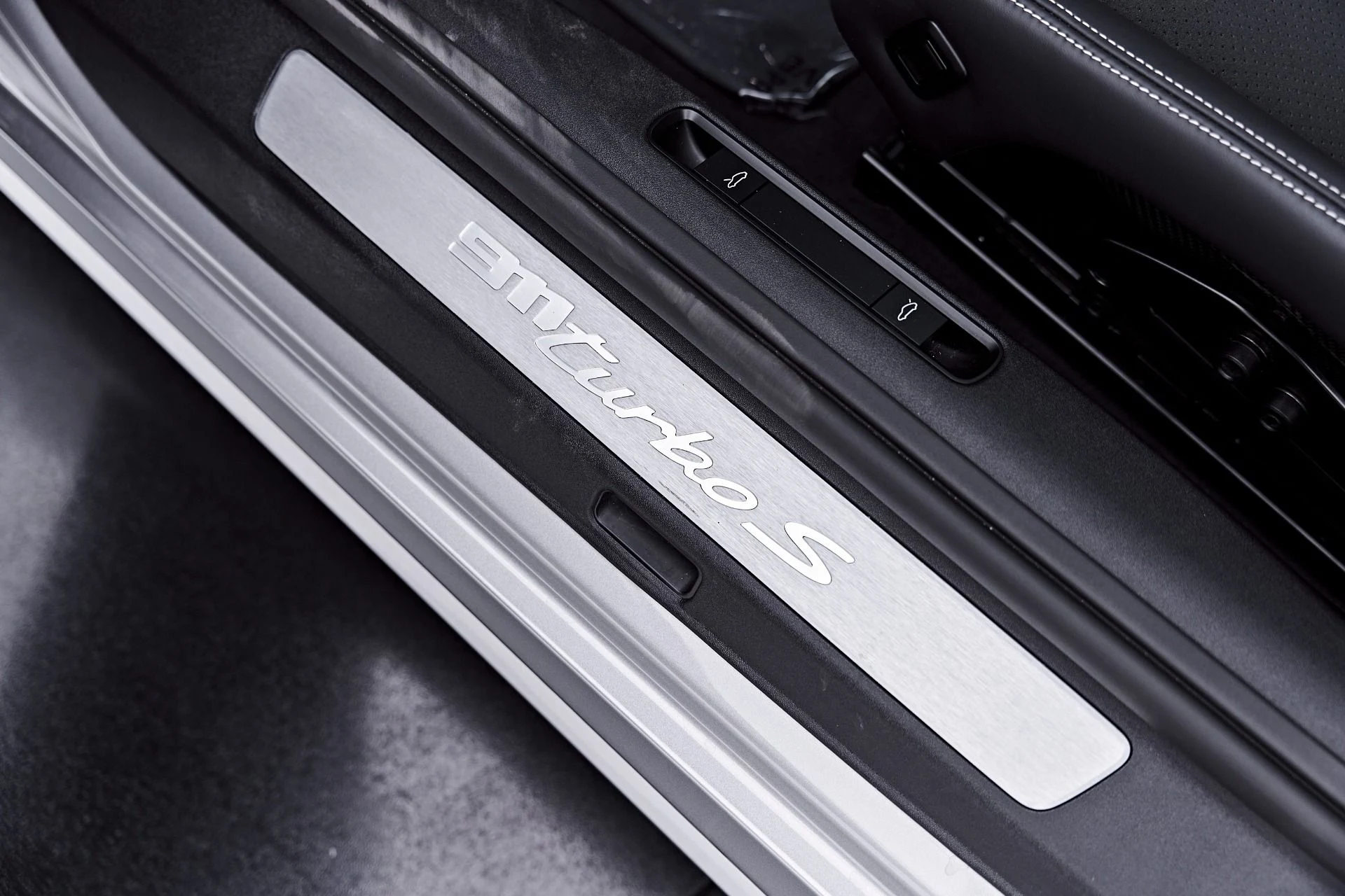 mph045_2071498458_Used_2025_Porsche_911_Turbo_S_1785539174_486c2e3dba