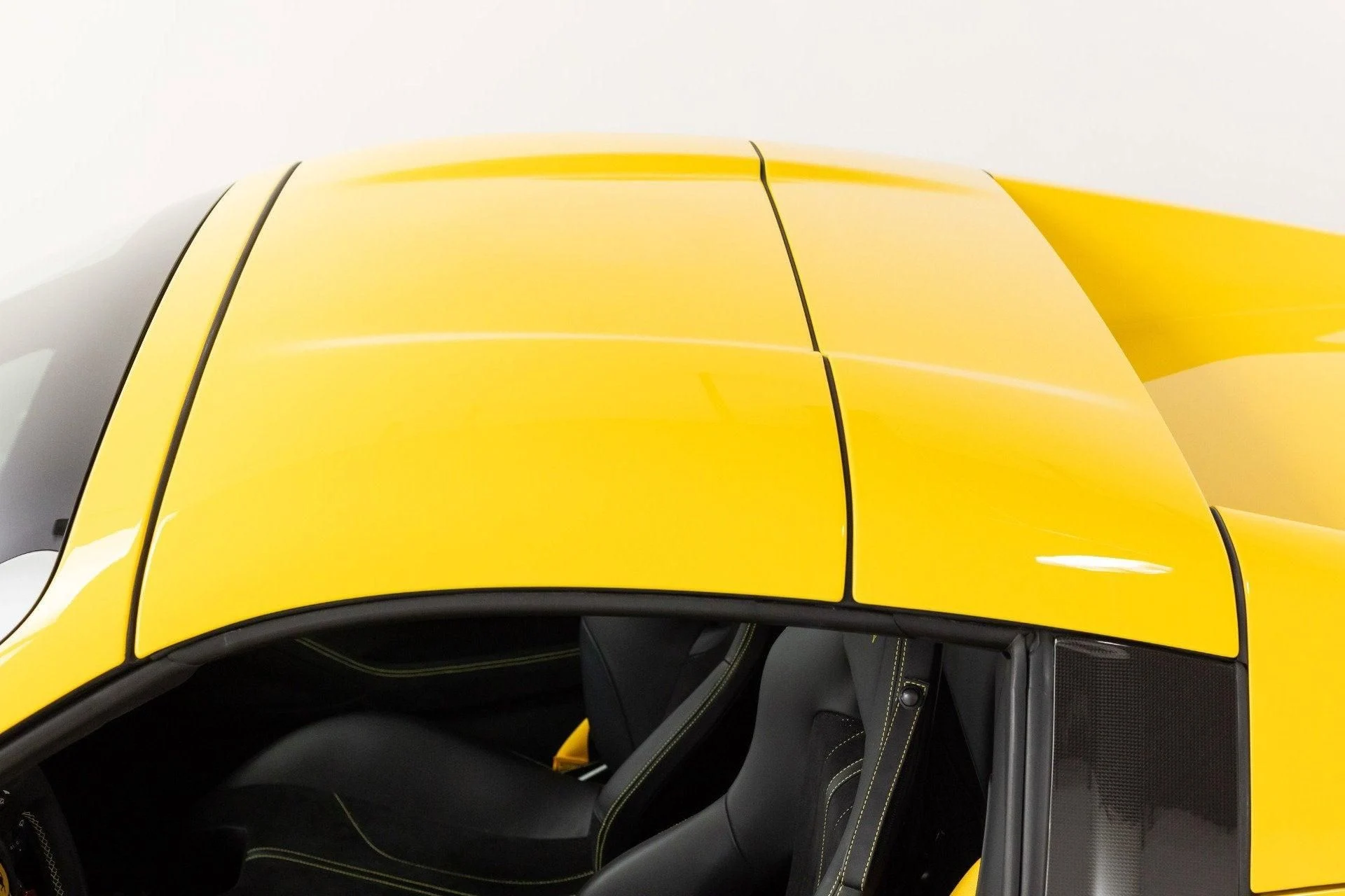 mph045_213454573_Used_2021_Ferrari_F8_Spider_1778334414_56da857511