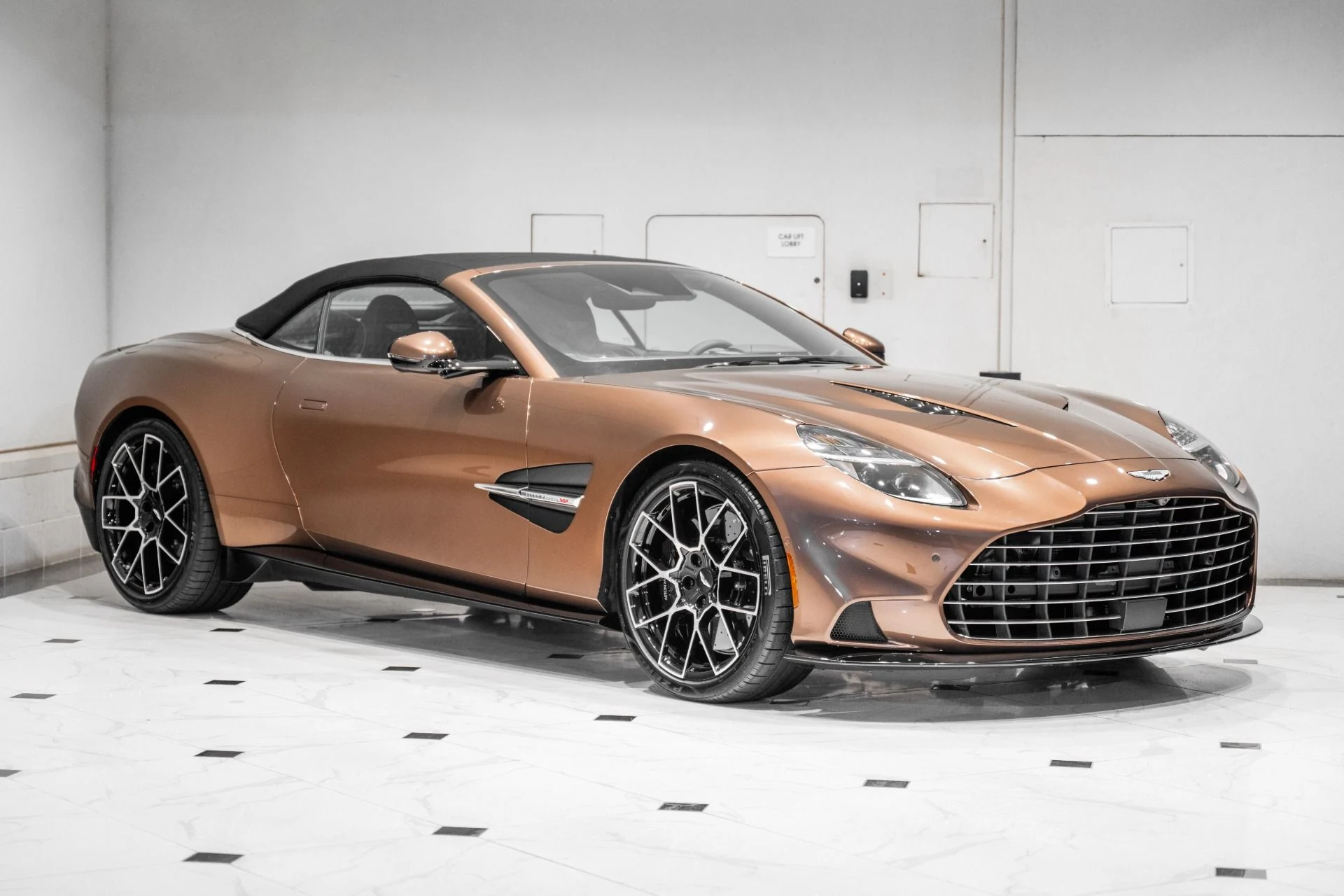 mph045_2141943300_New_2026_Aston_Martin_Vanquish_Volante_1783526001_ecbb361b4c