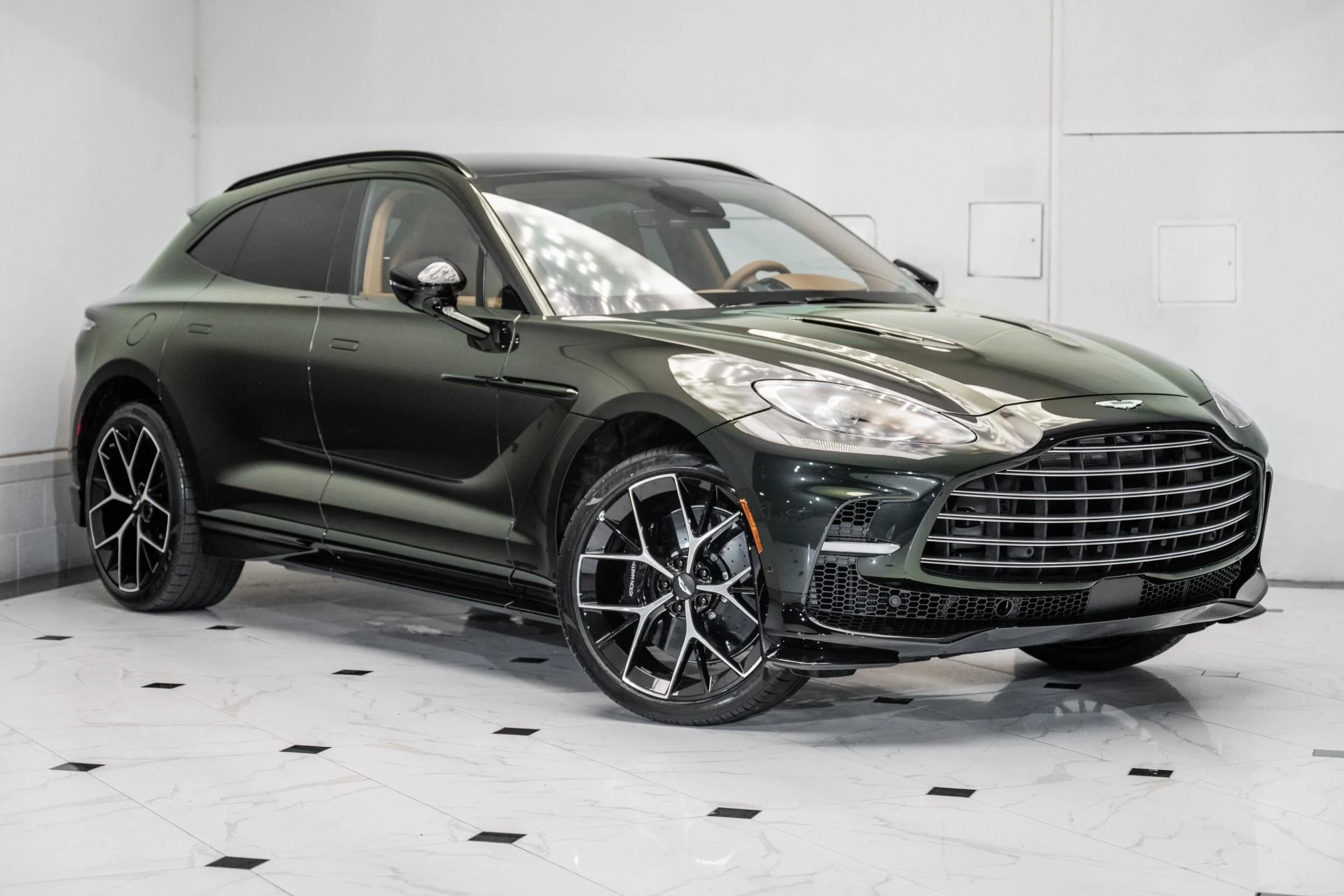 mph045_2147620398_New_2026_ASTON_MARTIN_DBX_707_1759283914_f4c8ce7a44