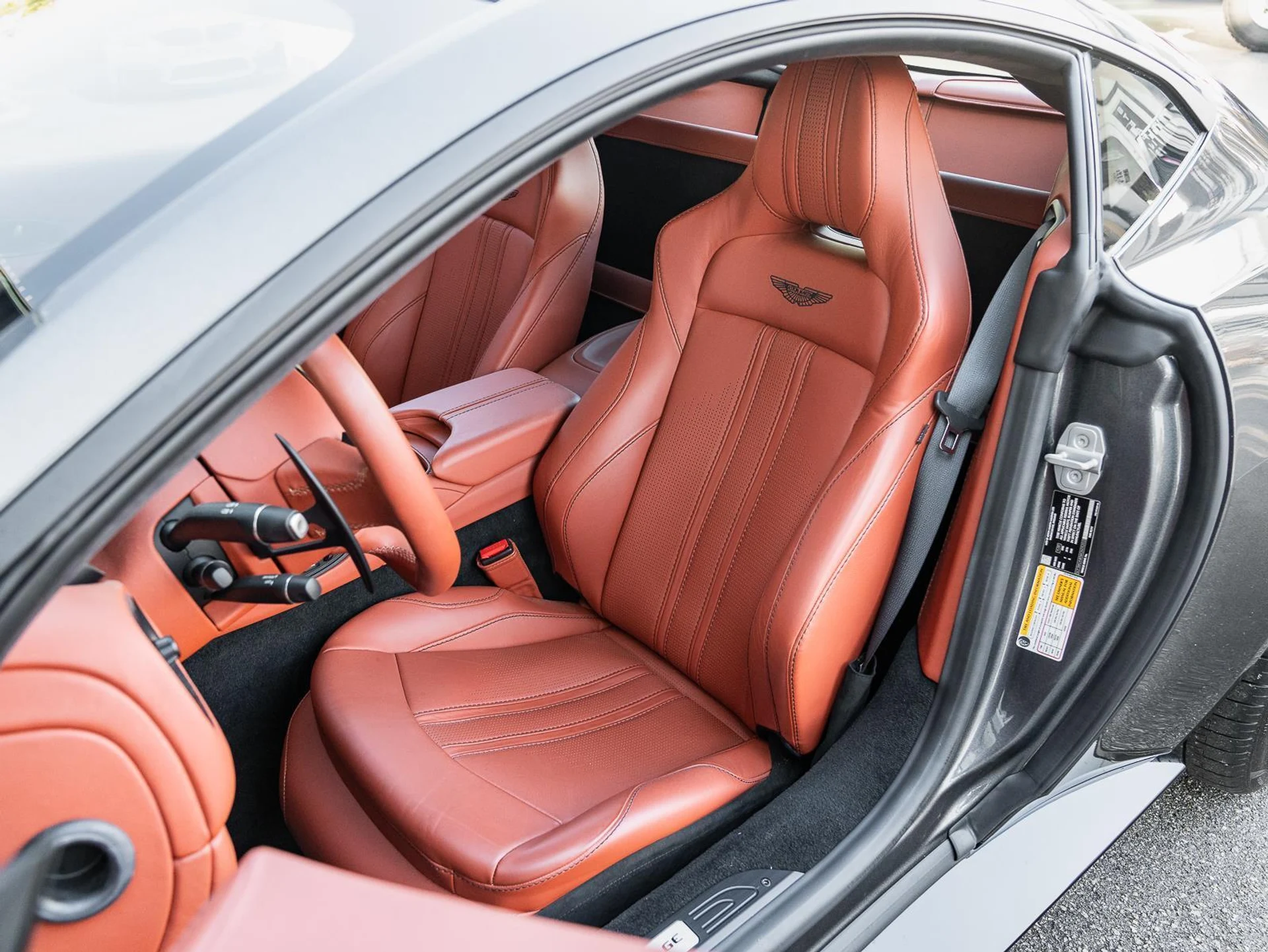 mph045_2150907125_Used_2021_Aston_Martin_Vantage_Coupe_Automatic_1771064405_ff187929ee