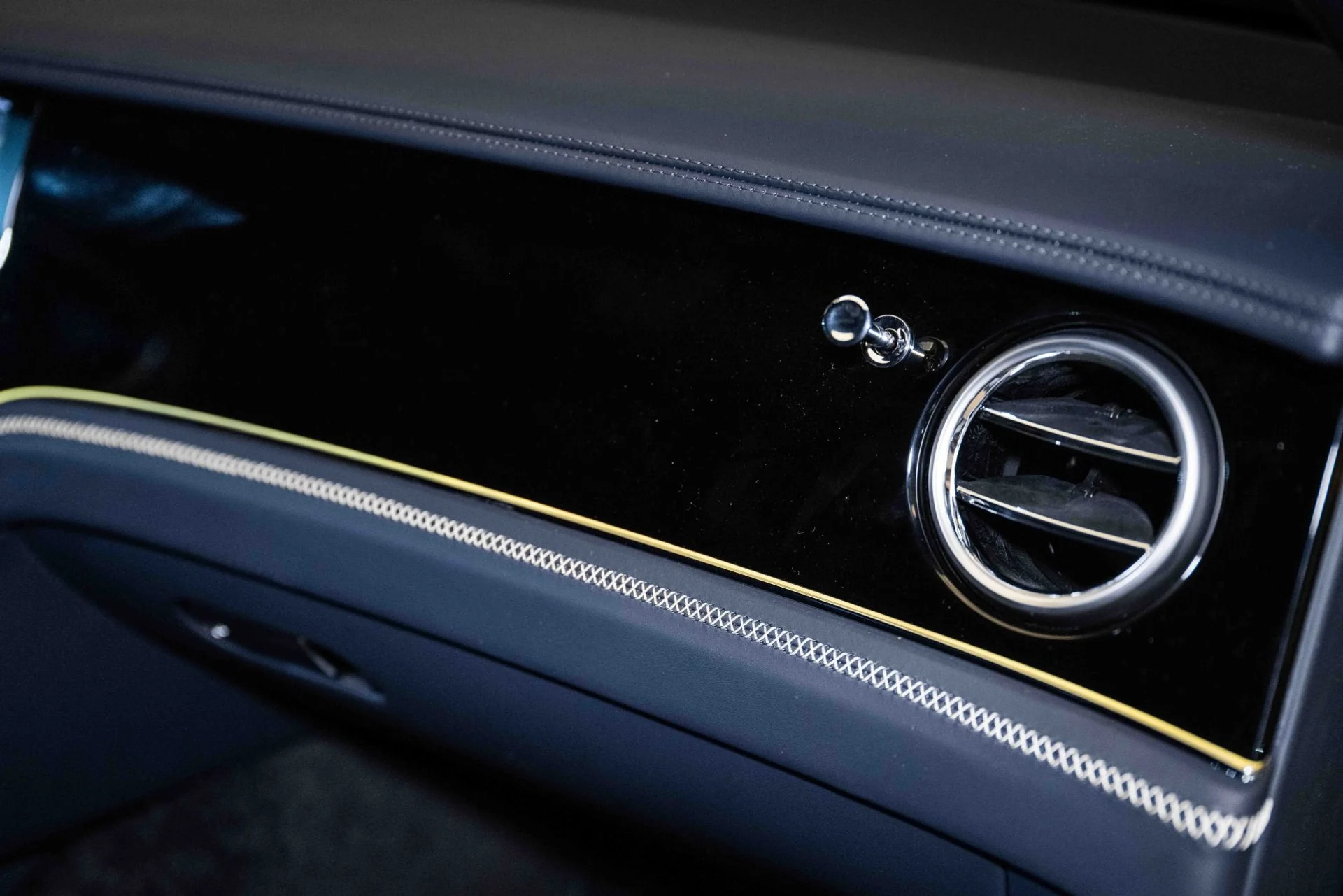 mph045_215717344_Used_2024_Bentley_Flying_Spur_Edition_8_1721508195_1606ff82b2