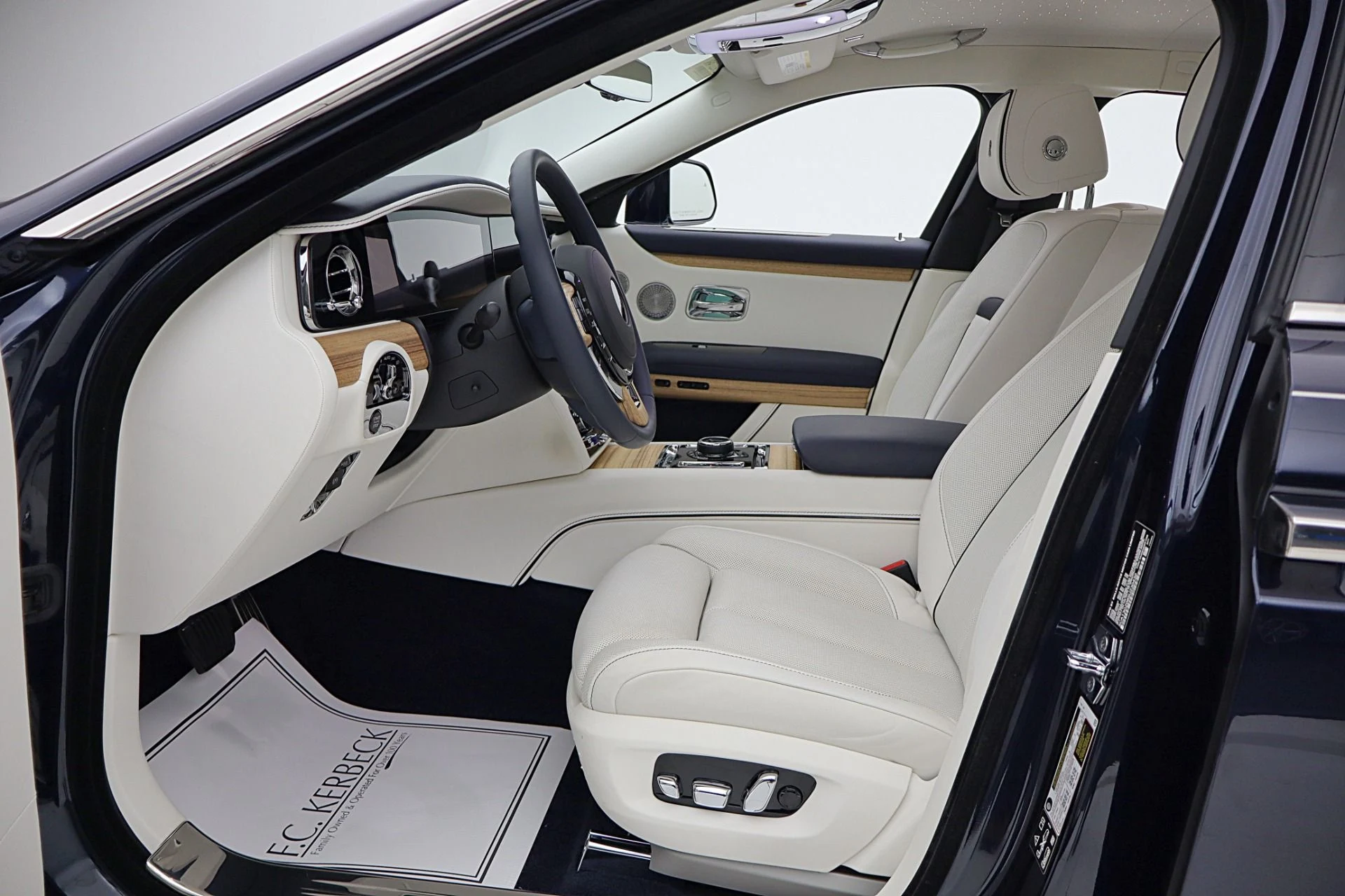 mph045_2157348132_New_2025_Rolls_Royce_Ghost_LEASE_OPTIONS_AVAILABLE_f010cc2d2d