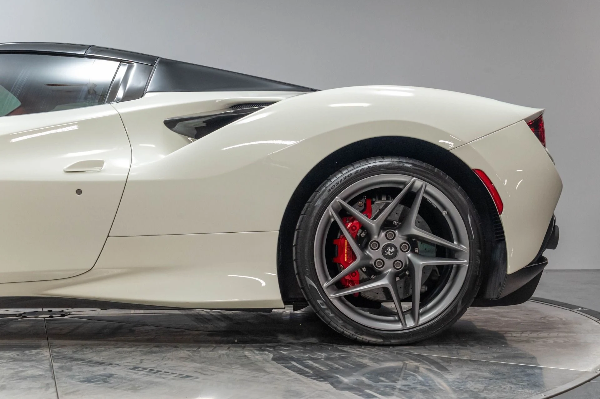 mph045_2162272096_Used_2021_Ferrari_F8_Spider_Base_1786140517_93ed4c9181
