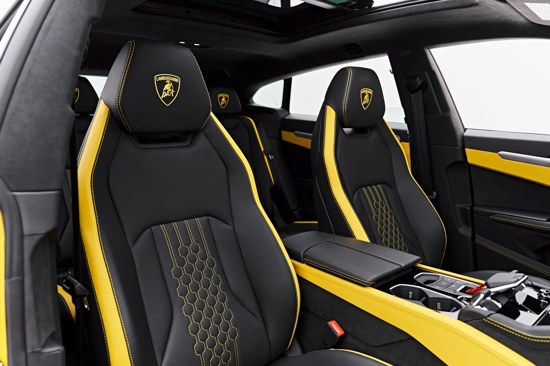 mph045_2193314414_Used_2025_Lamborghini_Urus_SE_1788049919_9ba36f2f08