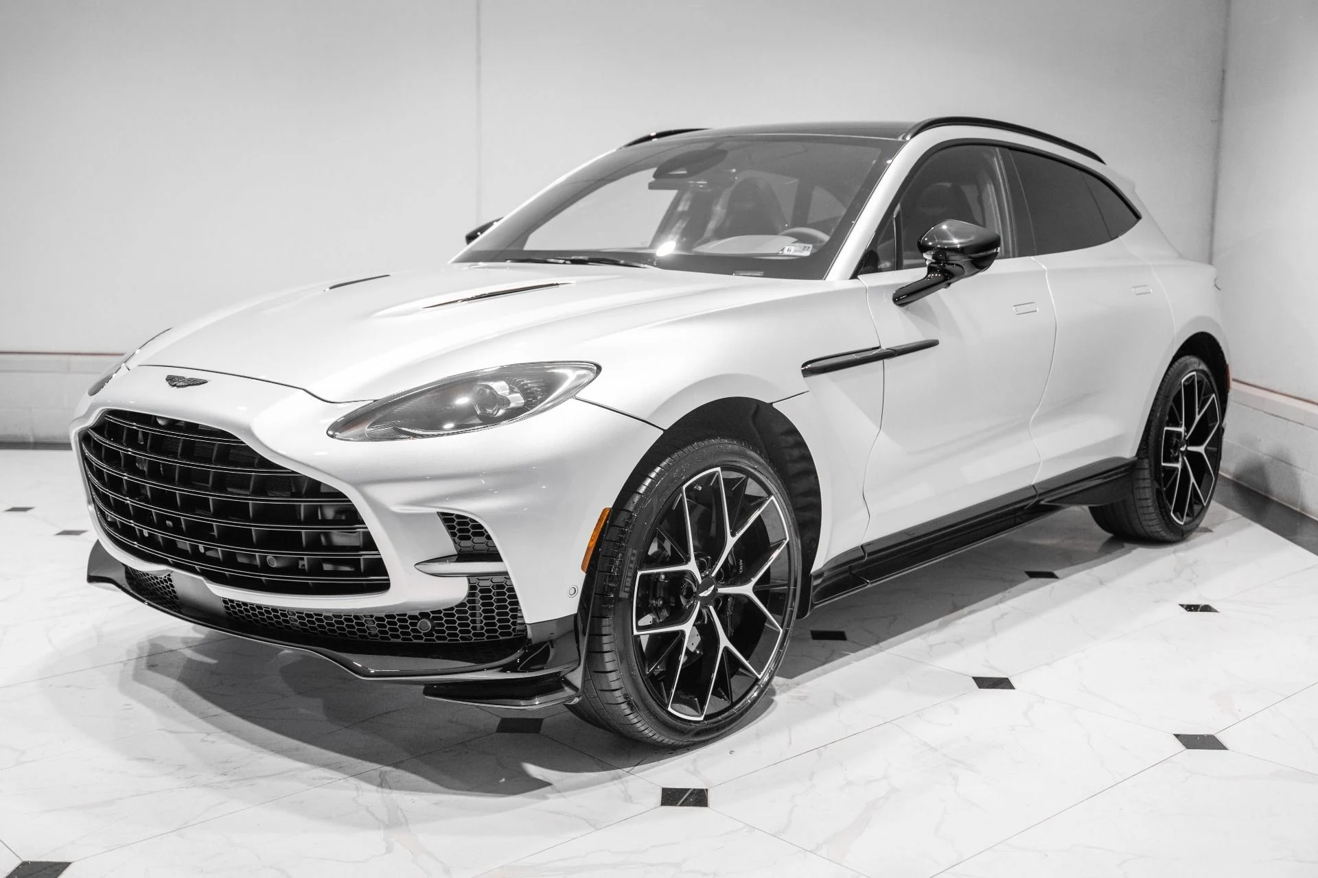 mph045_225364597_New_2026_Aston_Martin_DBX_707_1780937763_b68fc59afe