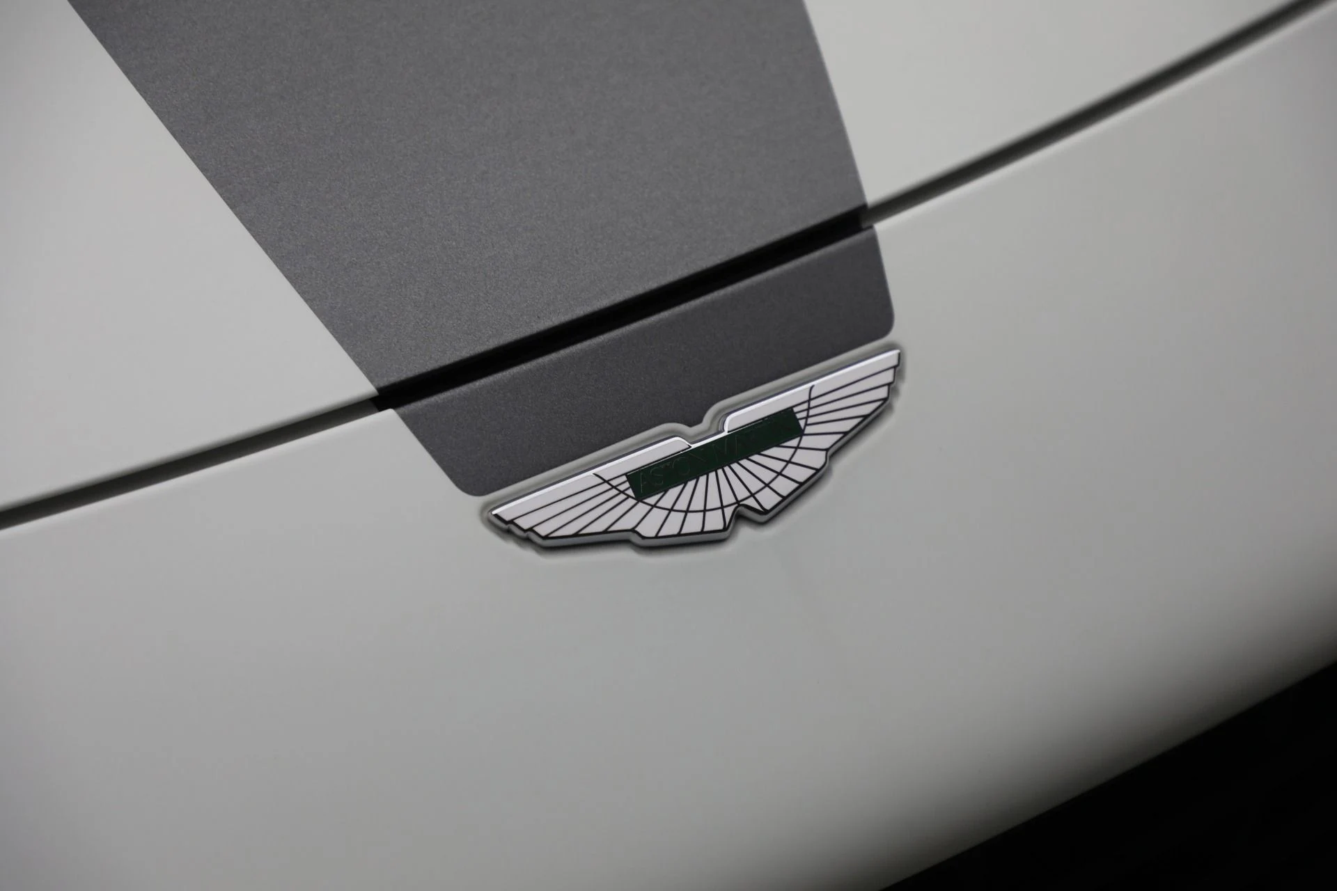 mph045_2254876641_Used_2022_Aston_Martin_Vantage_F1_Edition_0f6561c25d