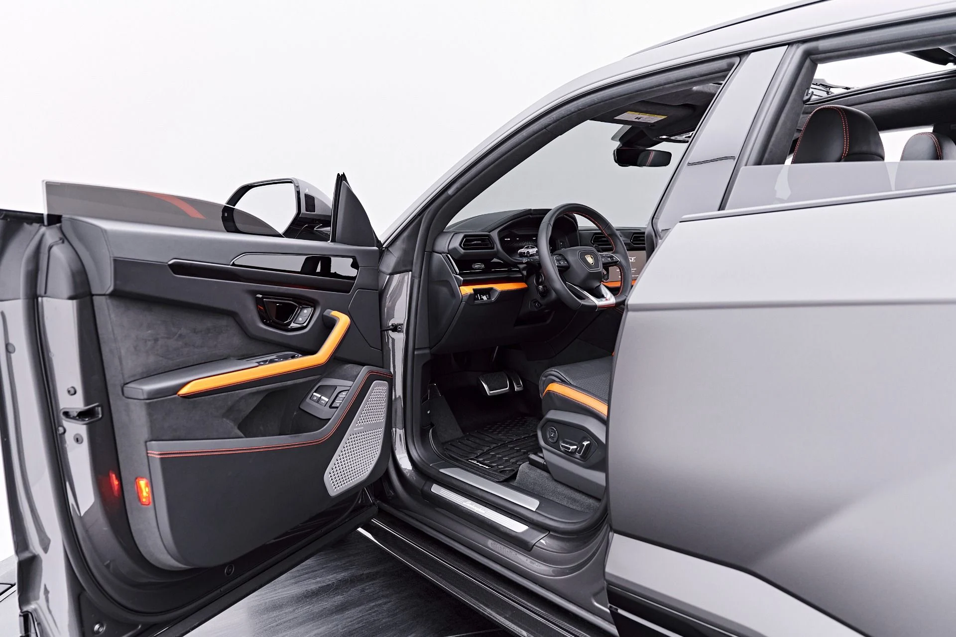 mph045_2256531133_Used_2025_Lamborghini_Urus_SE_1788282732_52206e1e5b