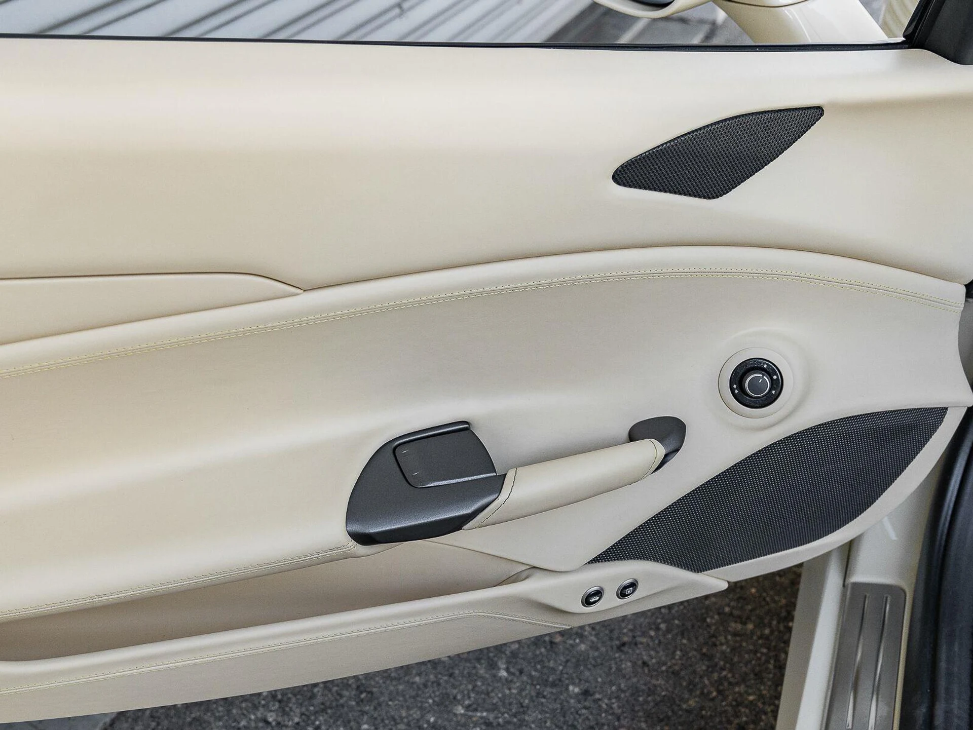 mph045_2275108726_Used_2016_ferrari_488_Spider_2dr_Conv_1785783818_04607bded9
