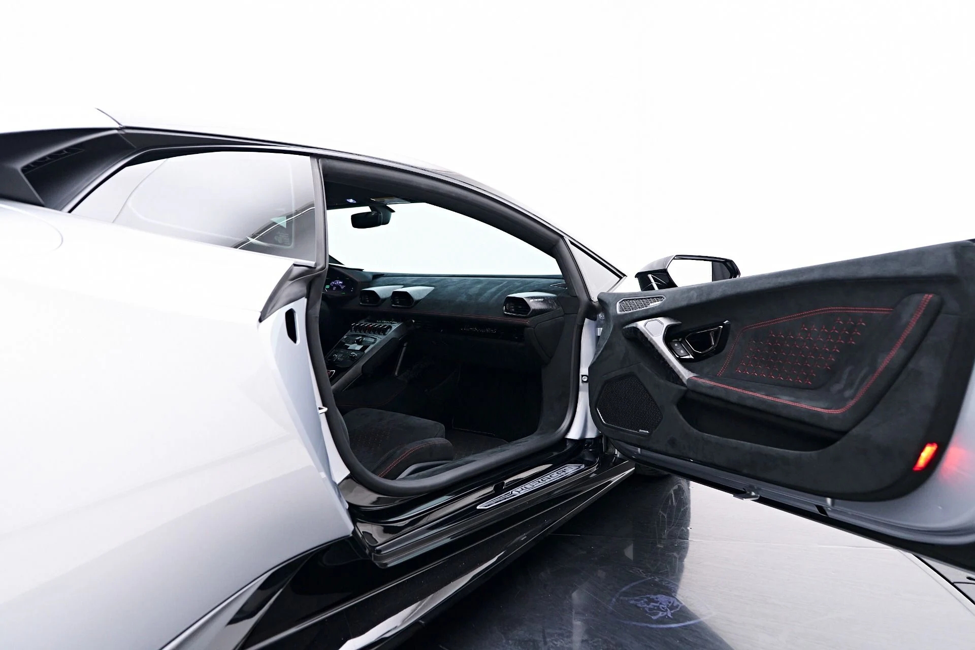 mph045_2299947015_Used_2018_Lamborghini_Huracan_Performante_1761069183_c959de885b