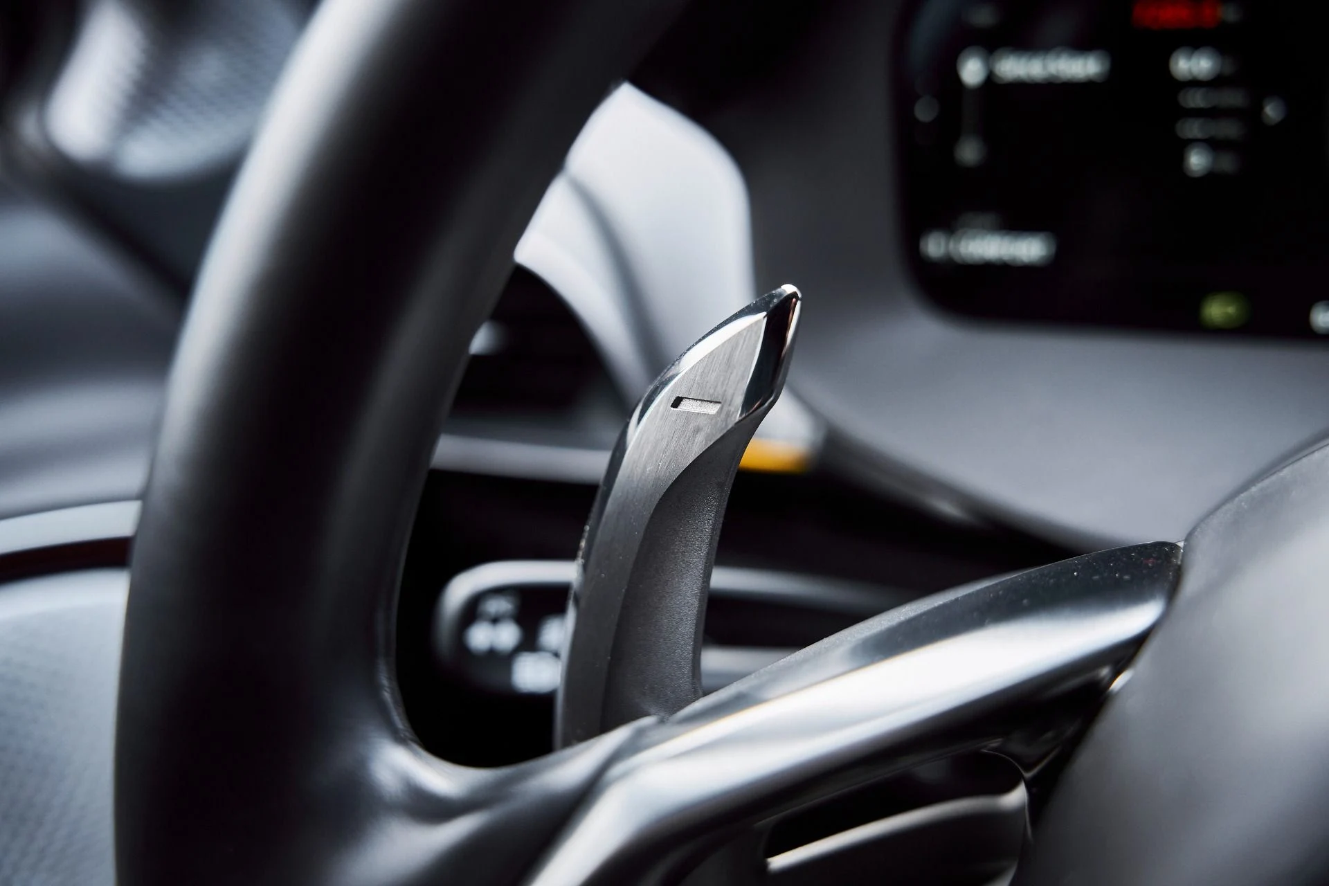 mph045_2307134211_Used_2023_Mc_Laren_Artura_1770833727_4f7bb66f70