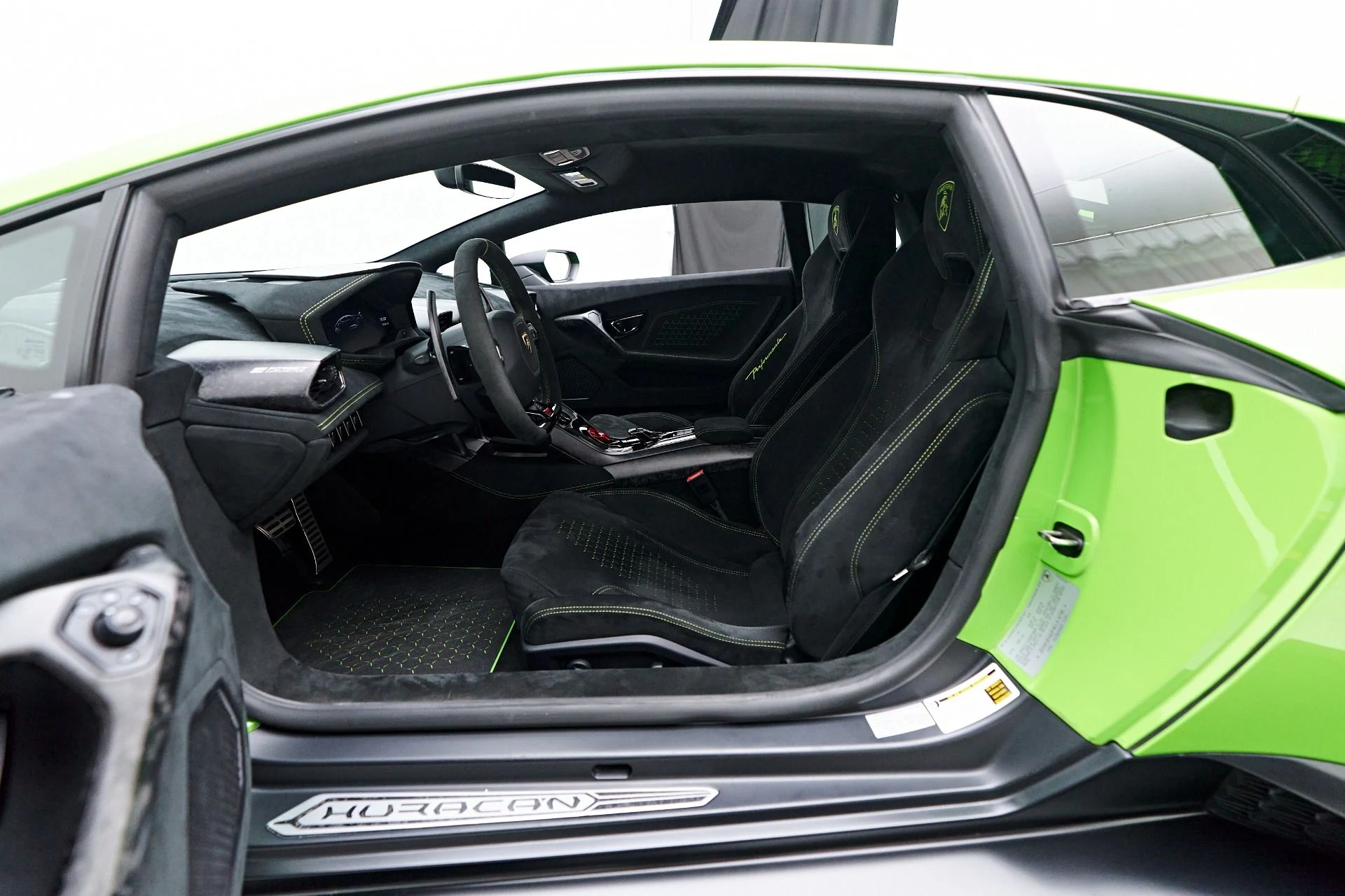 mph045_2315875006_Used_2019_Lamborghini_Huracan_Performante_1757626084_97f2769cff