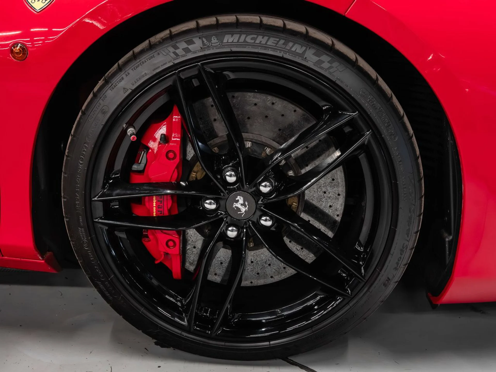 mph045_2318267171_ferrari_488_gtb_2017_94a0943621