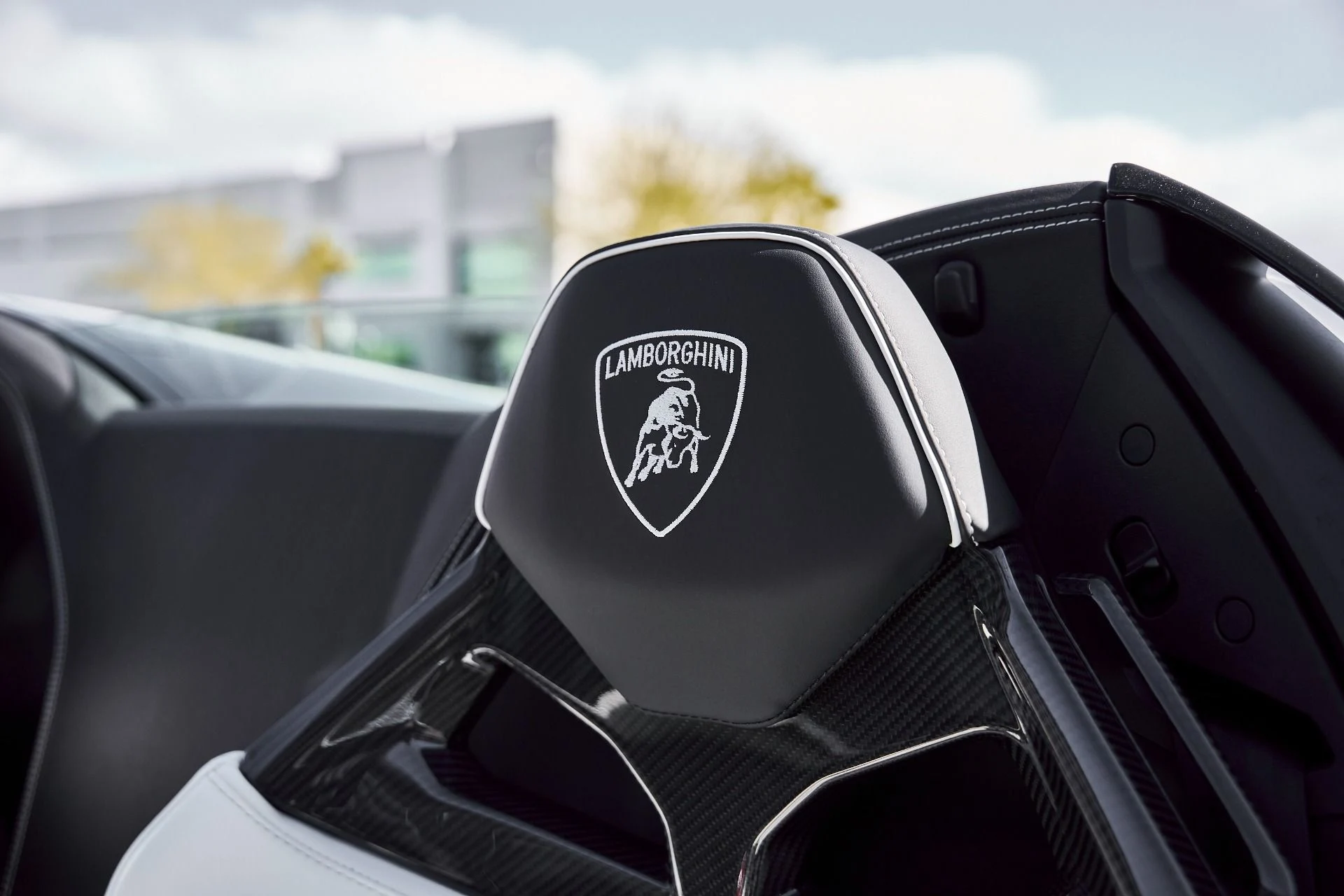 mph045_2319328248_Used_2024_Lamborghini_Huracan_EVO_Base_1771467064_b4f5860a2c