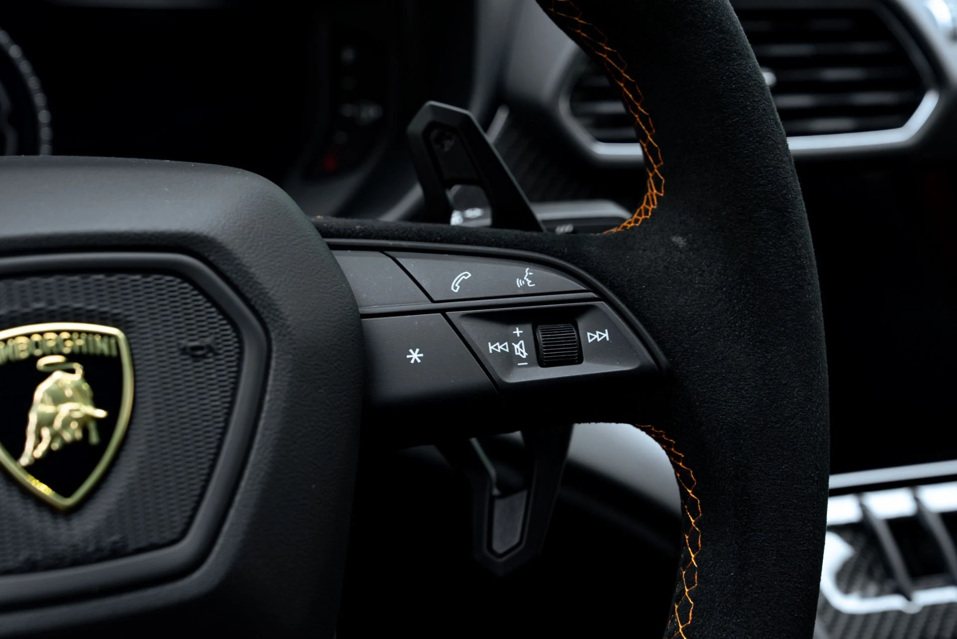 mph045_232123304_Used_2023_Lamborghini_Urus_Performante_1776977972_2f0538c086