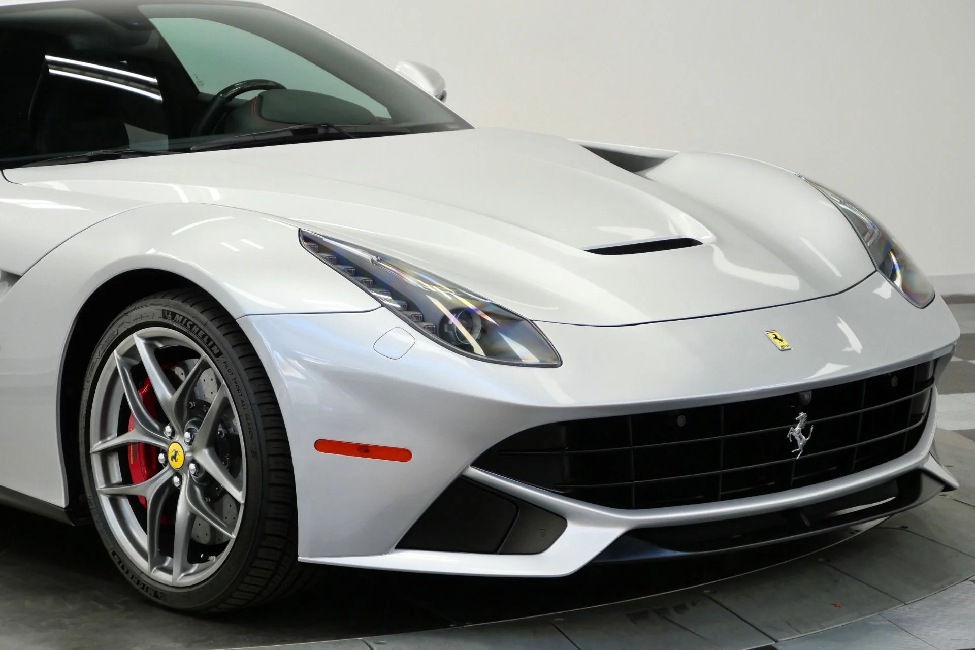 mph045_232379566_Used_2015_Ferrari_F12berlinetta_Extensive_Interior_Carbon_Fiber_Diamond_Stitching_1790872038_2d0eb877d8