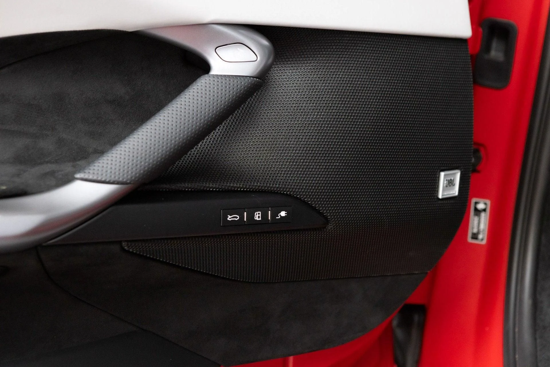 mph045_2333608937_Used_2024_Ferrari_296_GTB_1777367550_88f5698169