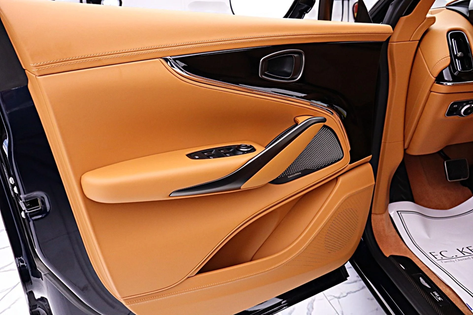 mph045_2333718113_New_2026_Aston_Martin_DBX_S_e5b8990fc9