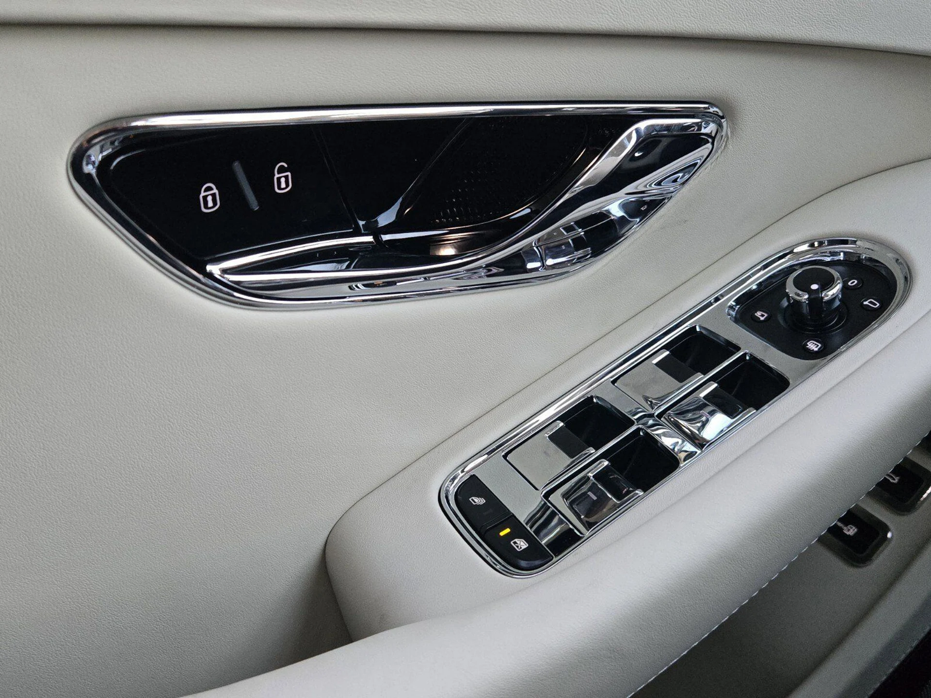 mph045_2335205577_b5d2619ad0eef9e0efc793dae78ddf58x_f99a551766