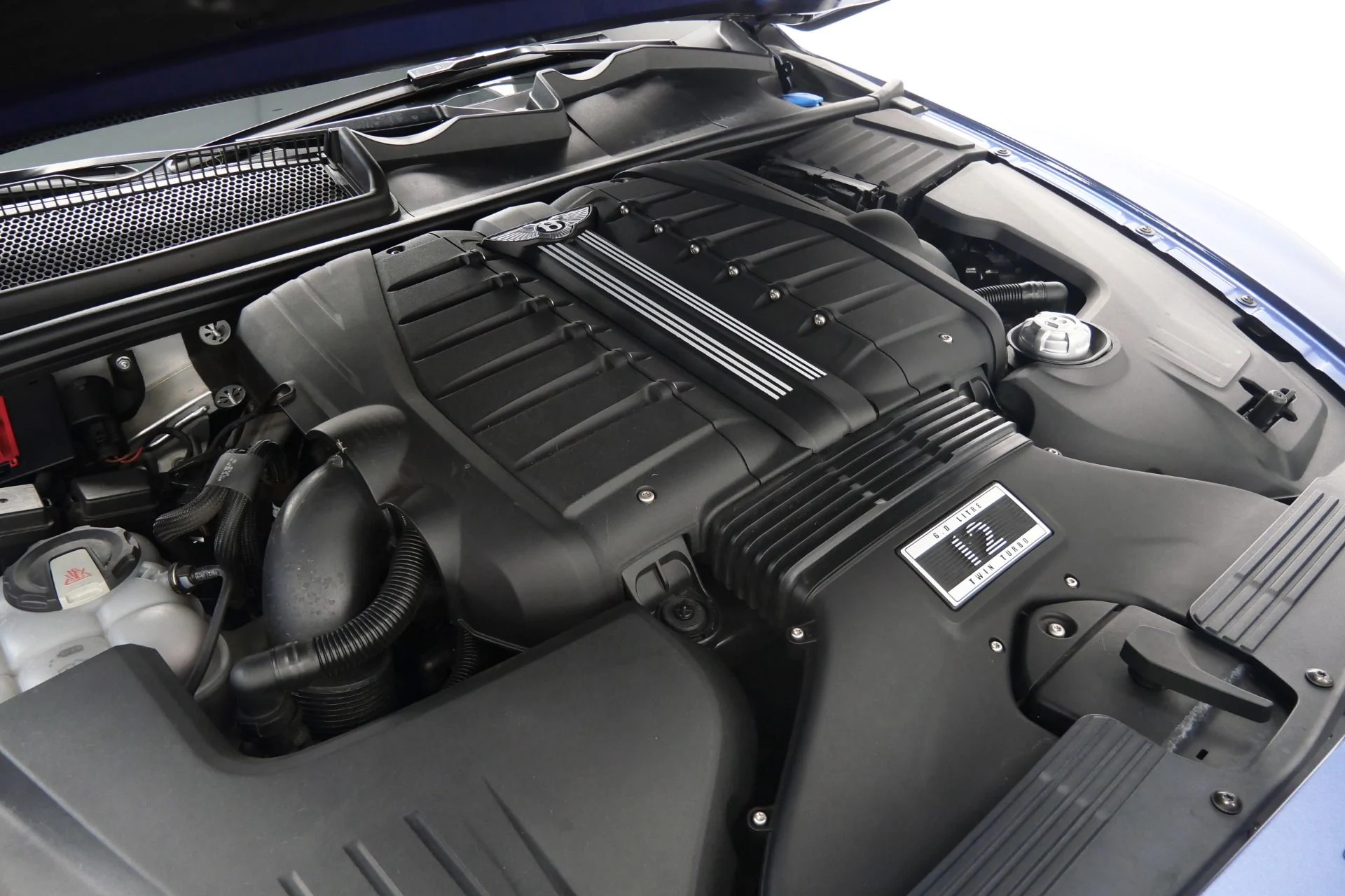 mph045_2339072780_Used_2018_Bentley_Bentayga_Onyx_Edition_W12_Touring_Specification_Front_Seat_Comfort_Specification_1772647427_c660bdc6c4