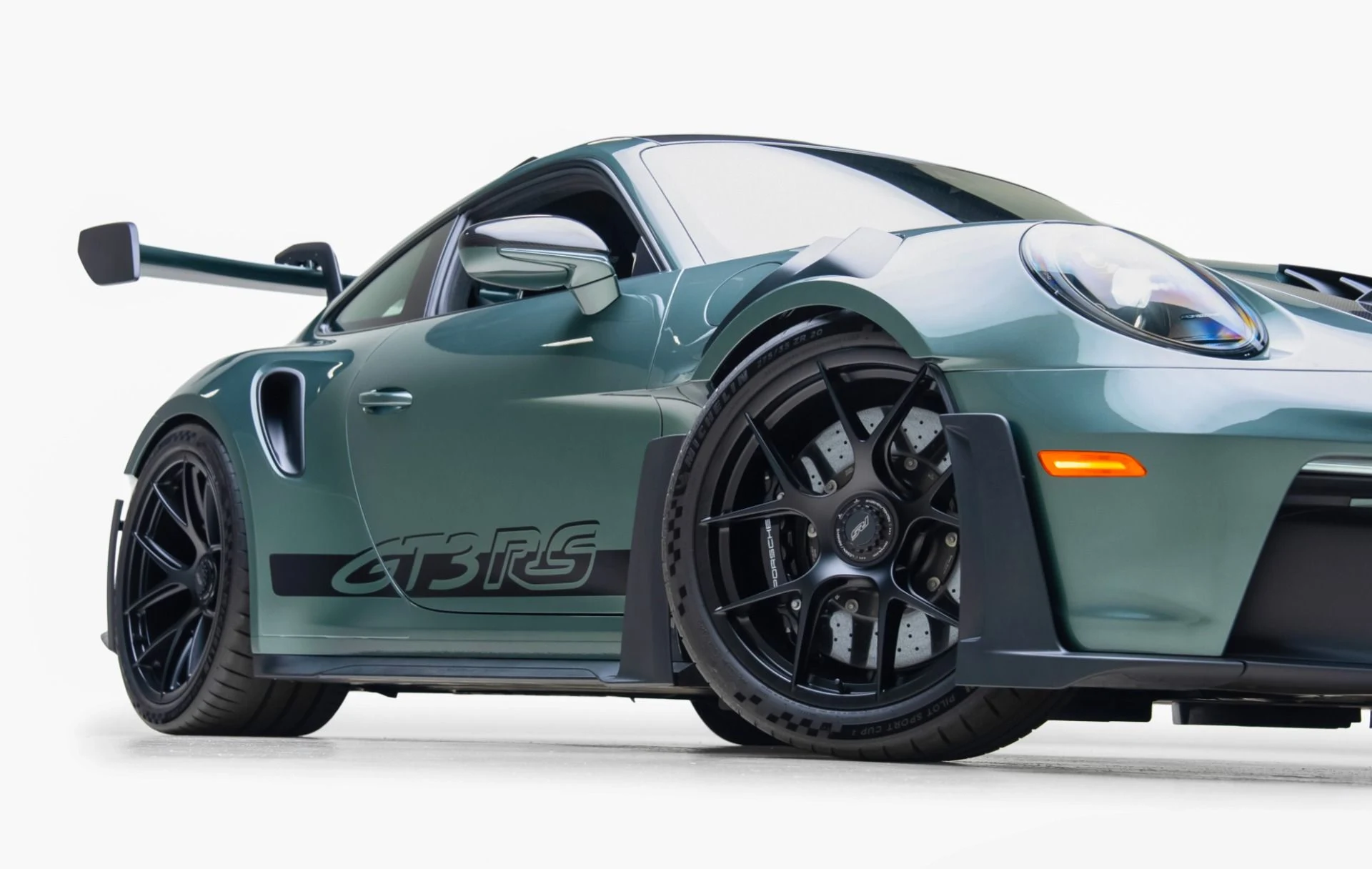 mph045_2340010254_Used_2025_Porsche_911_GT_3_RS_1779296774_a91a1884ac
