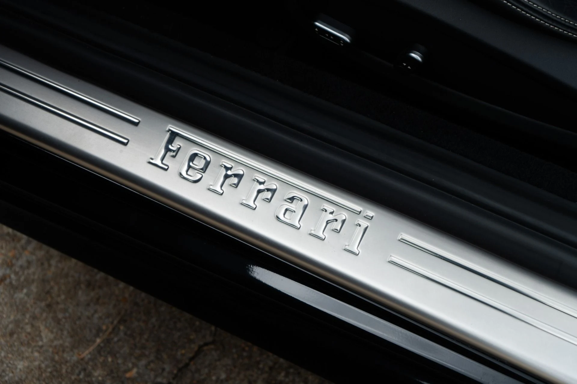 mph045_2346017953_Used_2018_Ferrari_California_T_1781897597_7ef5950b60