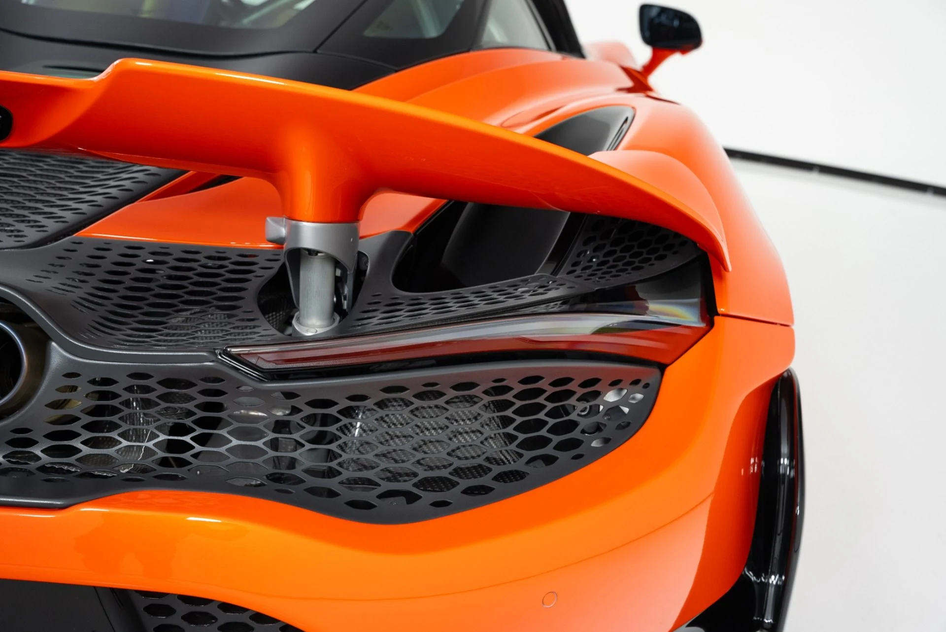 mph045_2346157455_Used_2021_Mc_Laren_765_LT_1746474152_e031fa9f93