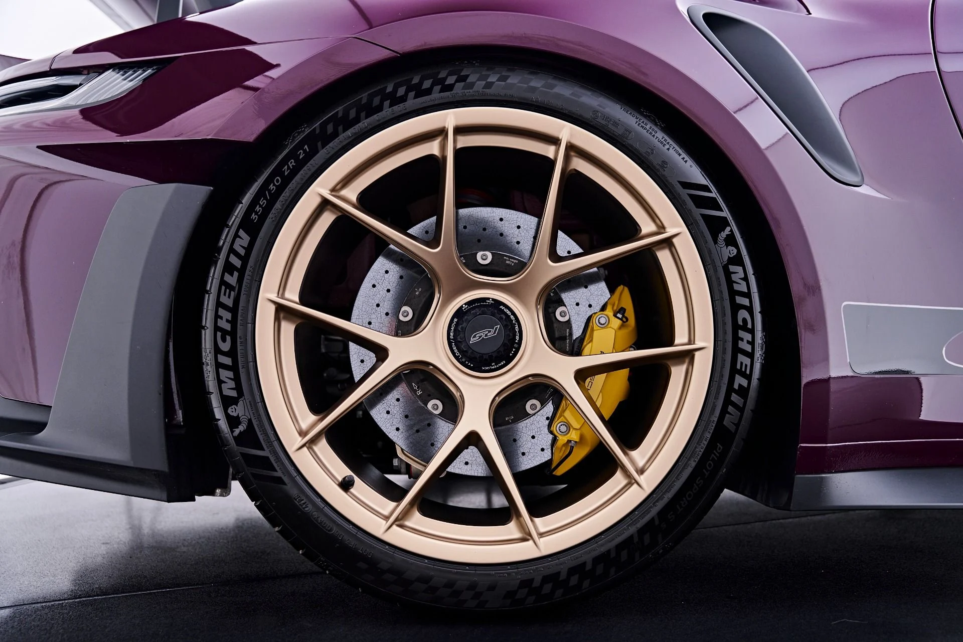 mph045_2359813425_Used_2025_Porsche_911_GT_3_RS_1784854082_681fda7370