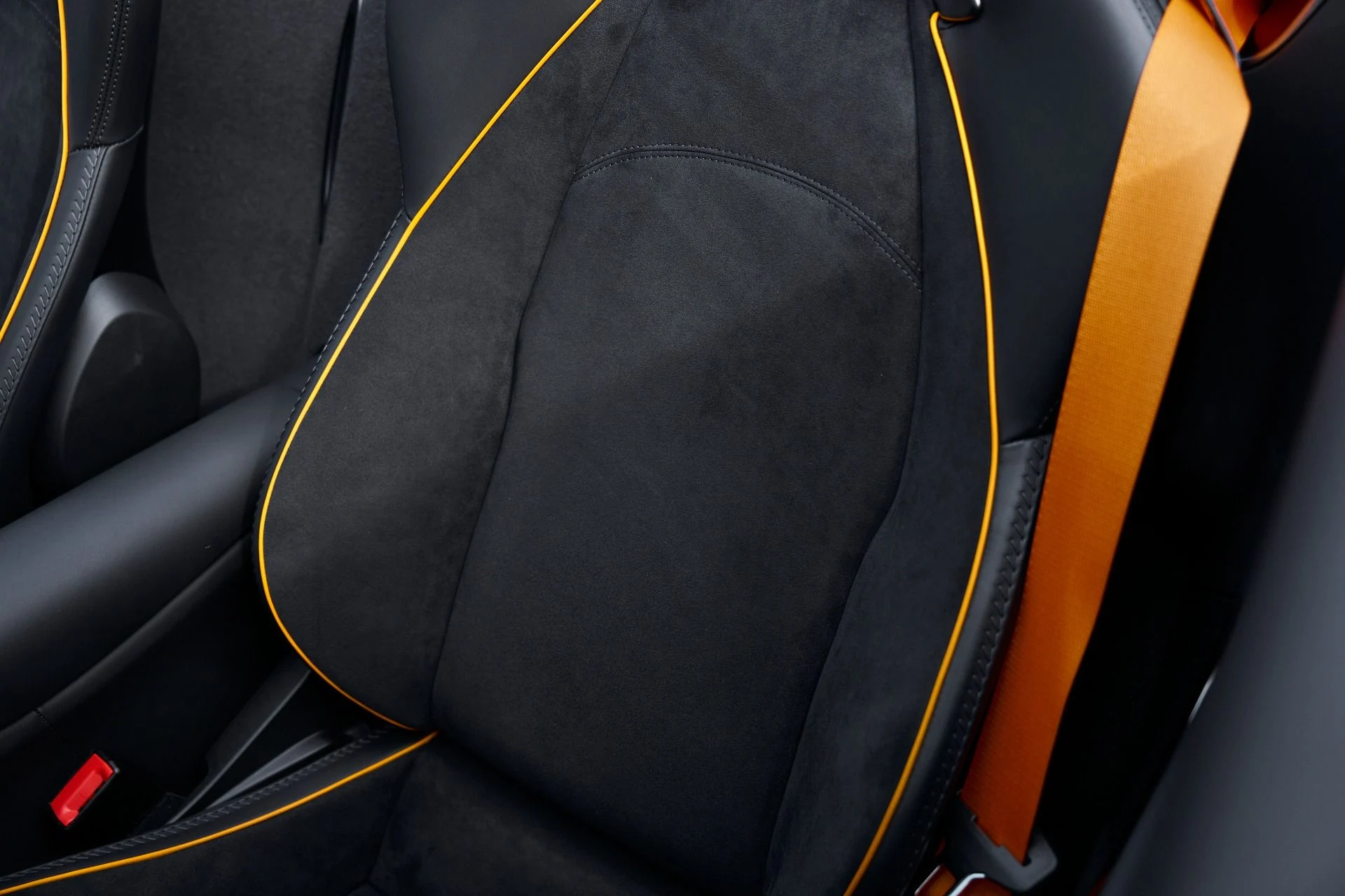 mph045_2373771720_Used_2025_Mc_Laren_Artura_1769221535_2e58bf70dd