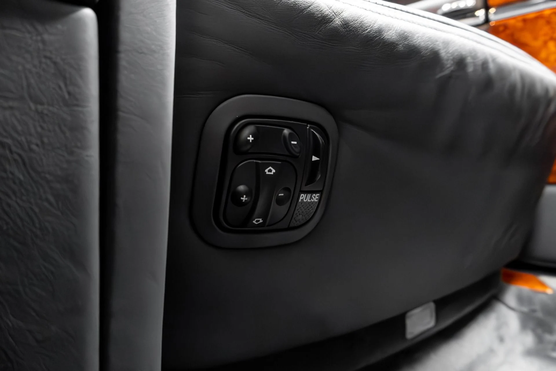 mph045_2386236583_Used_2004_Maybach_57_1769486757_4610fa0084