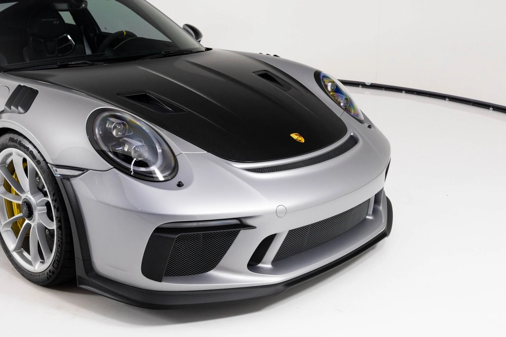 mph045_2401969178_Used_2019_Porsche_911_GT_3_RS_1761084317_3829f4eb29
