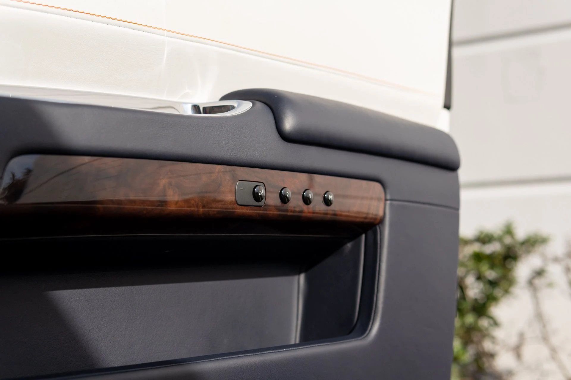 mph045_2442406261_Used_2018_Rolls_Royce_Ghost_1765824060_a3136b306a