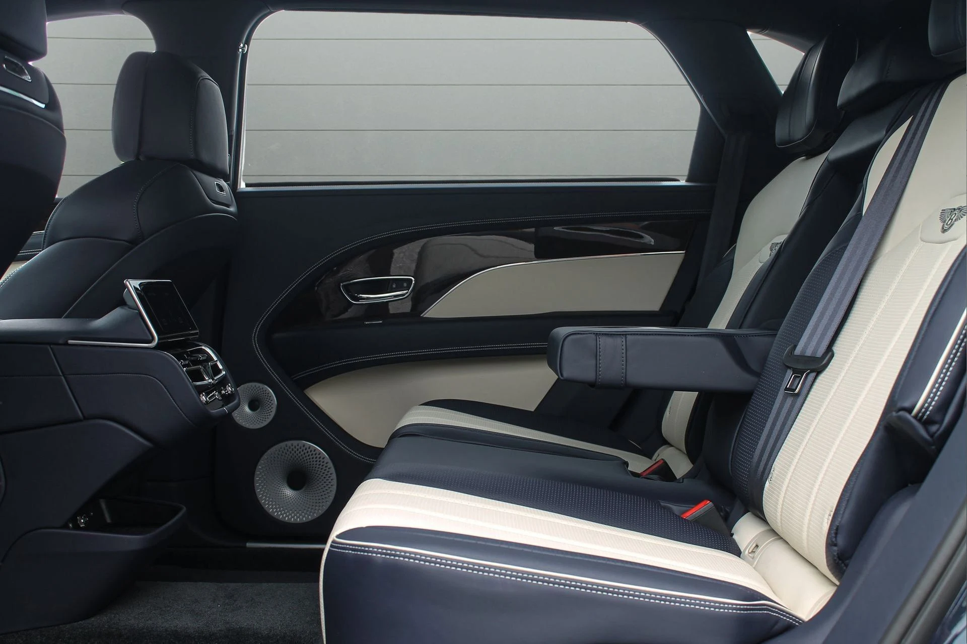 mph045_2462013512_34d7beffa15849fdad0041270342094e_c73831079d