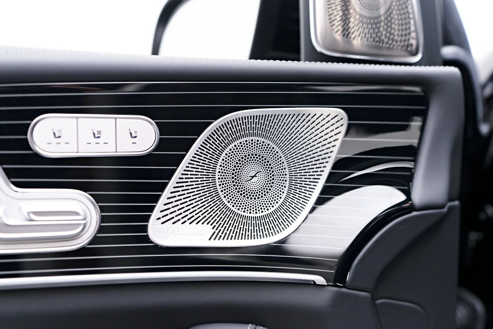 mph045_2468440632_Used_2023_Mercedes_Benz_GLS_Maybach_GLS_600_1762799282_ba4a81365c