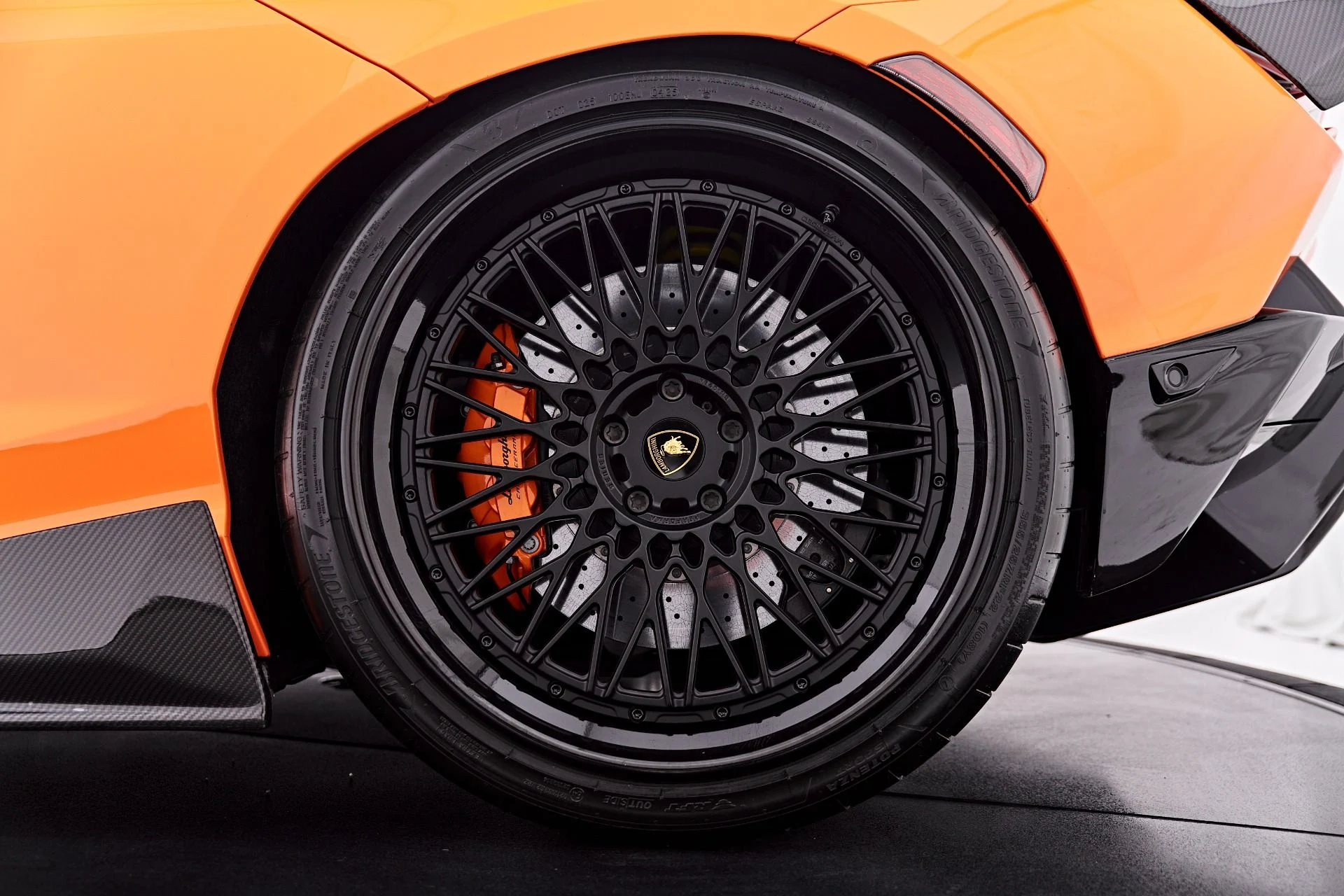 mph045_2473650296_Used_2025_Lamborghini_Revuelto_Base_1786151816_29cb06b1e1
