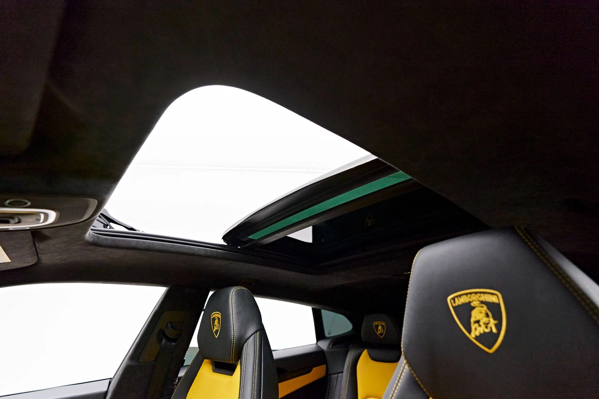mph045_247391586_Used_2022_Lamborghini_Urus_1714440387_8b4dec2316