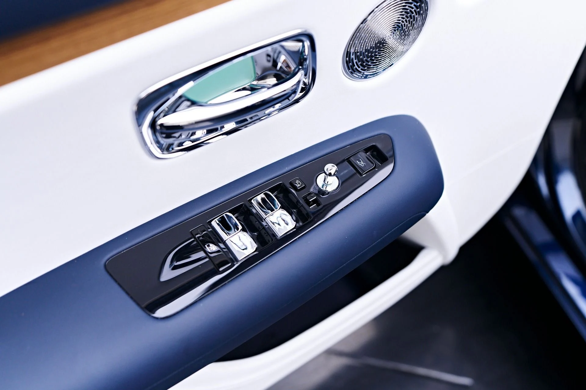 mph045_2477953800_Used_2023_Rolls_Royce_Ghost_1755200436_1ca36ada37