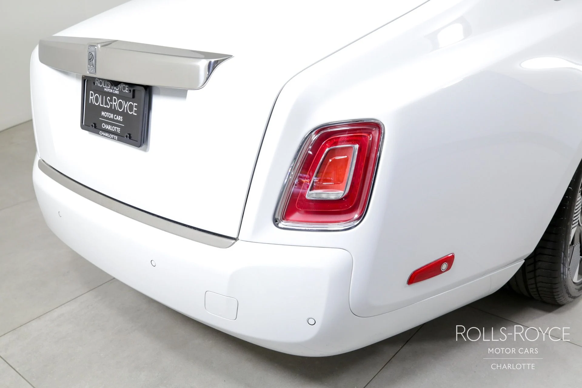 mph045_2497688732_Used_2023_Rolls_Royce_Phantom_1726254604_a54e270b6d