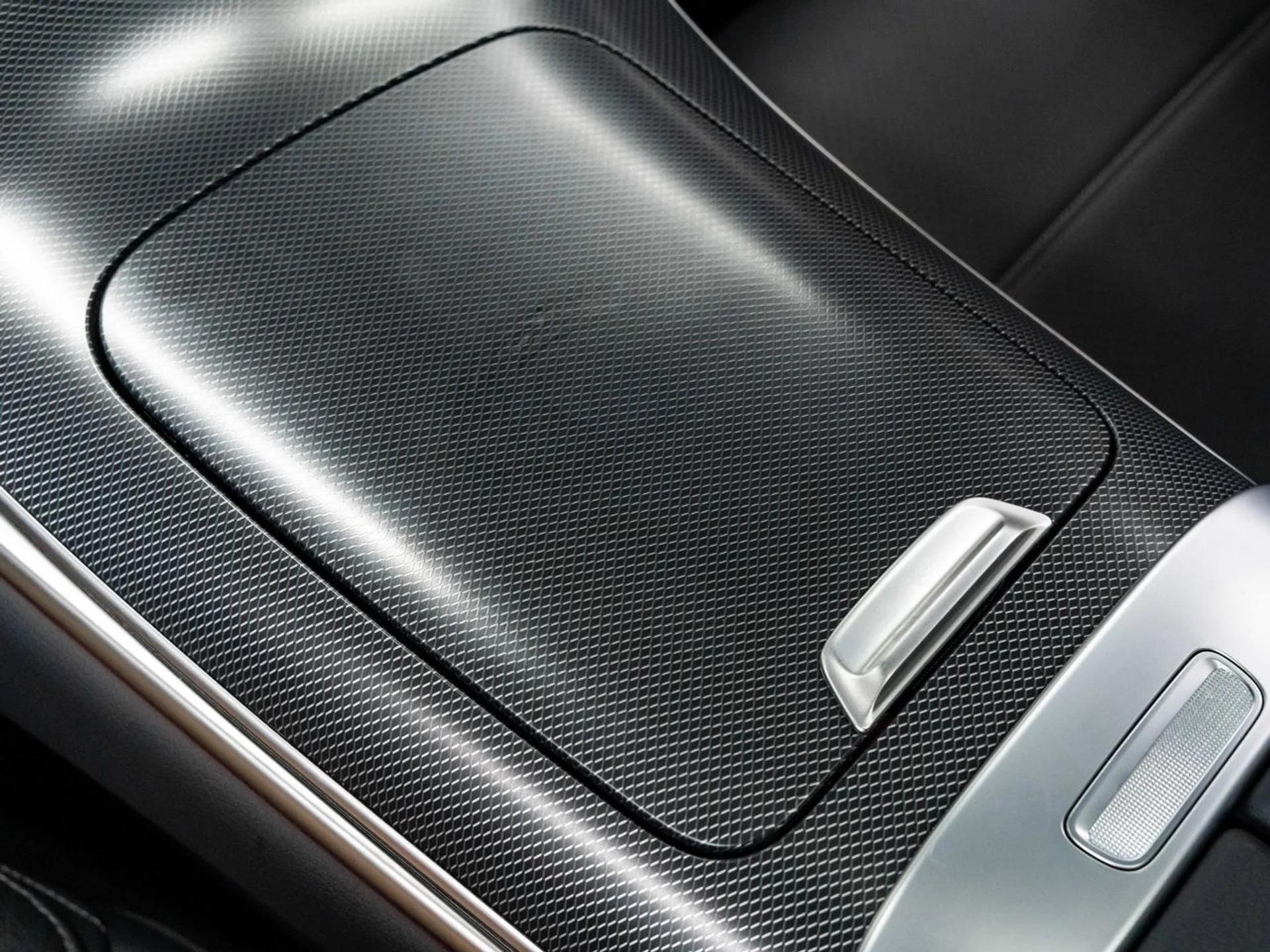 mph045_2517115073_mercedes_benz_glc_2025_539f16cf39