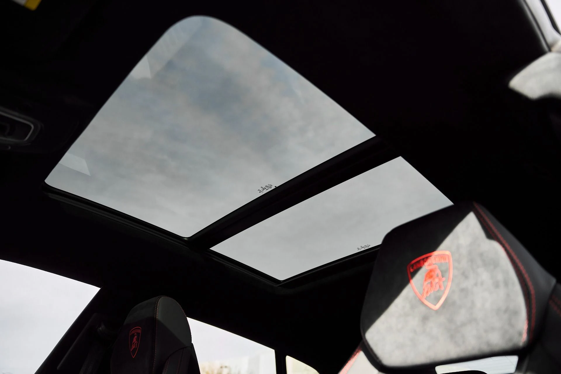 mph045_2517600240_Used_2023_Lamborghini_Urus_Performante_1771116676_f32c1d9b42