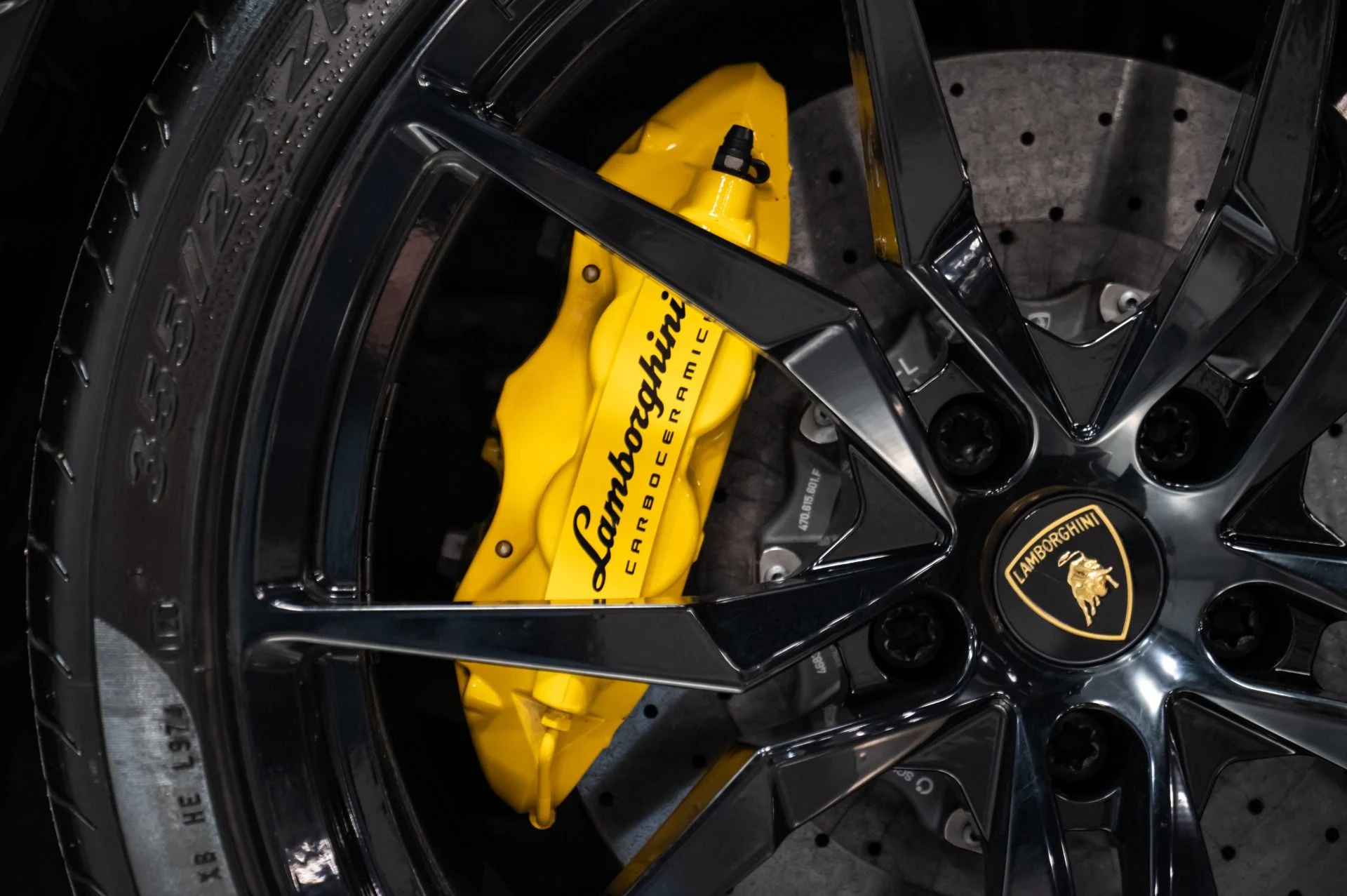 mph045_2532343714_Used_2014_Lamborghini_Aventador_1769104446_1919fa16c9