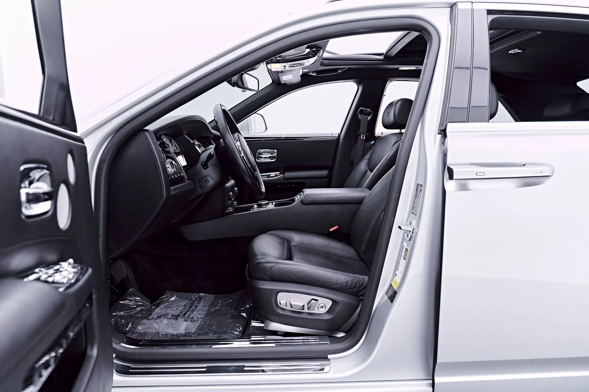 mph045_2547266495_Used_2015_Rolls_Royce_Ghost_Base_1783648186_53036c04aa
